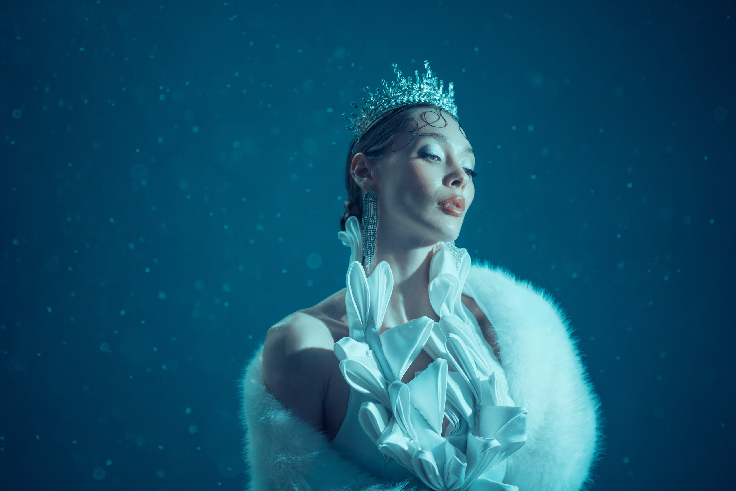 Fashion editorial. I’m Julia Idamzhapova, a photographer based in Lisbon, creating natural and timeless images