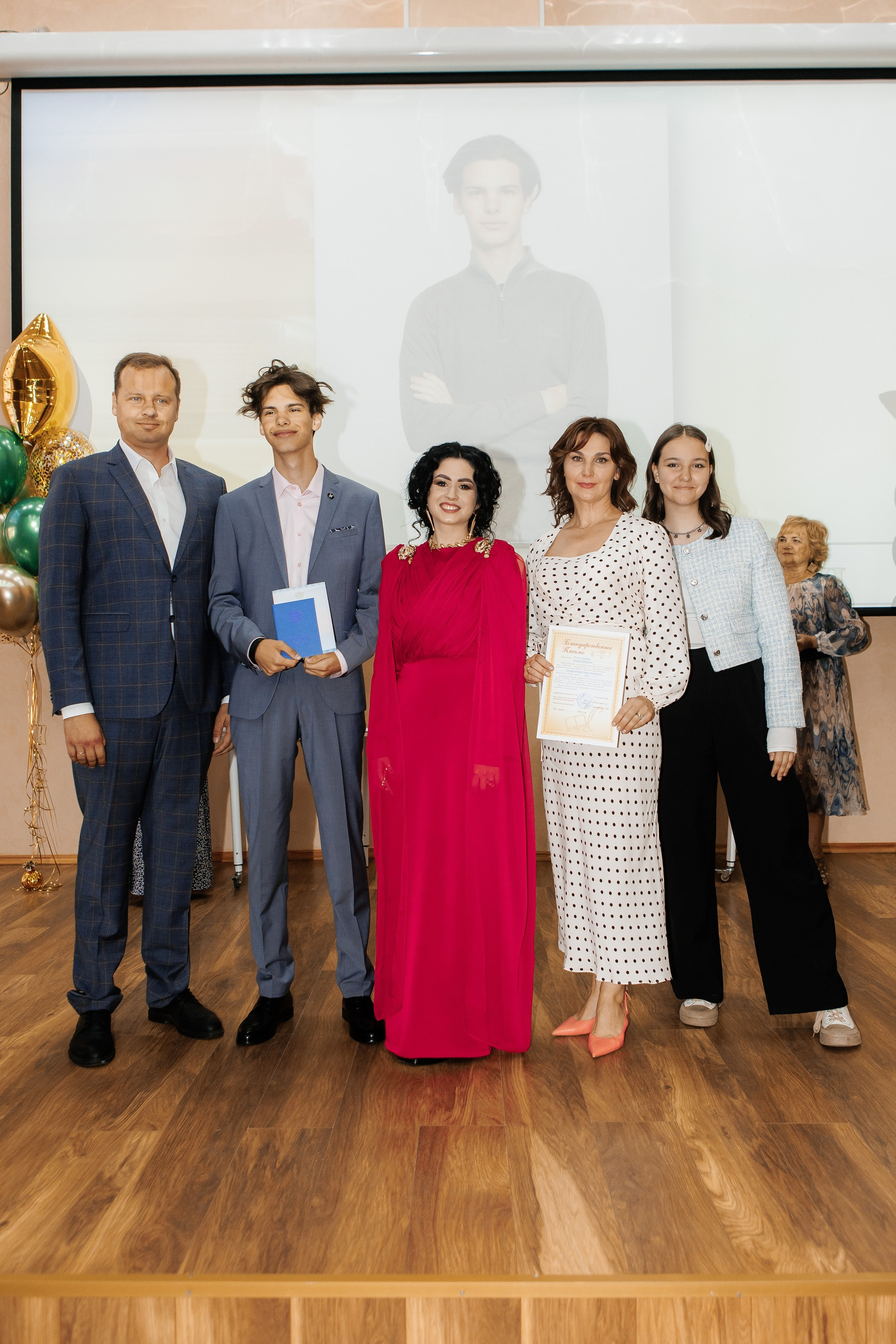 Выпускной Гимназия 12 2024 г. Свадебный и портретный Фотограф в Липецке Дмитрий Котюков