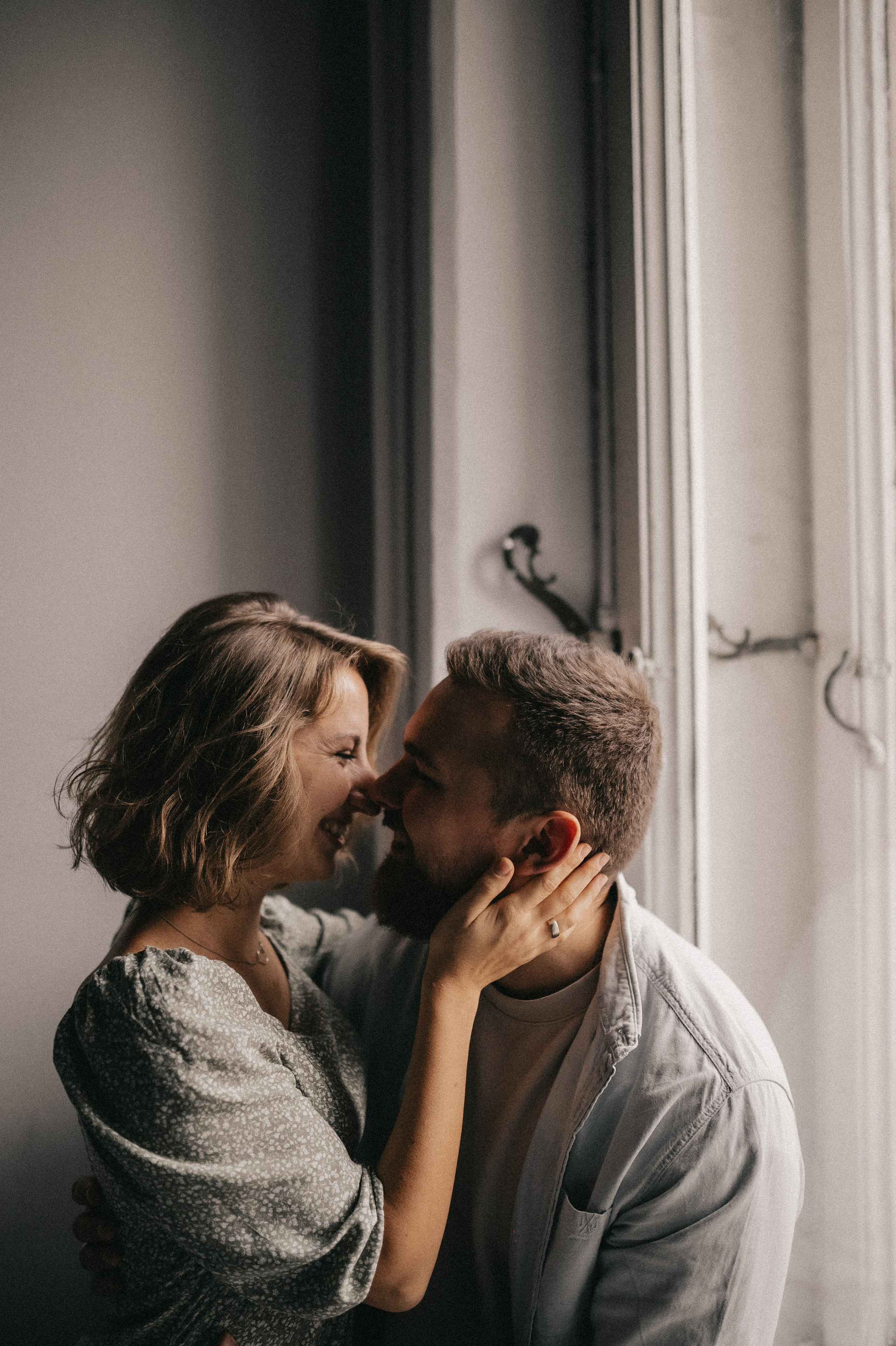 Лавстори в питерской студии. Семейный и свадебный lifestyle-фотограф в Москве Мария Петрова