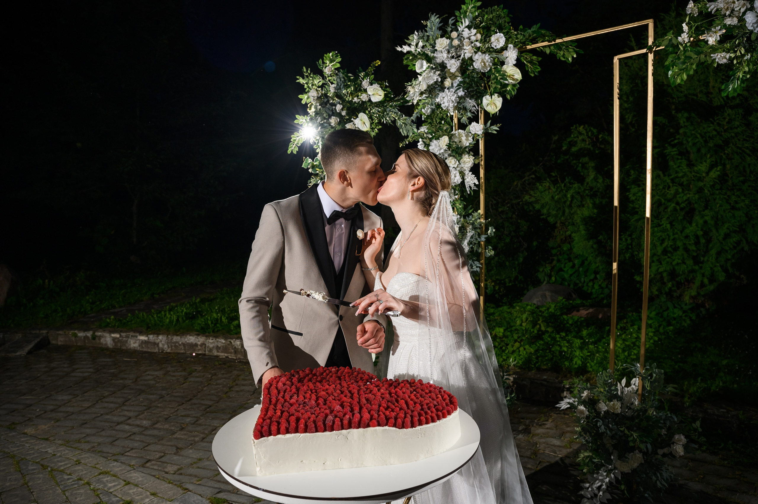 Свадебная фотосессия Банкетный зал Замок Монсоро. Свадебный фотограф Москва Юрий Кульман