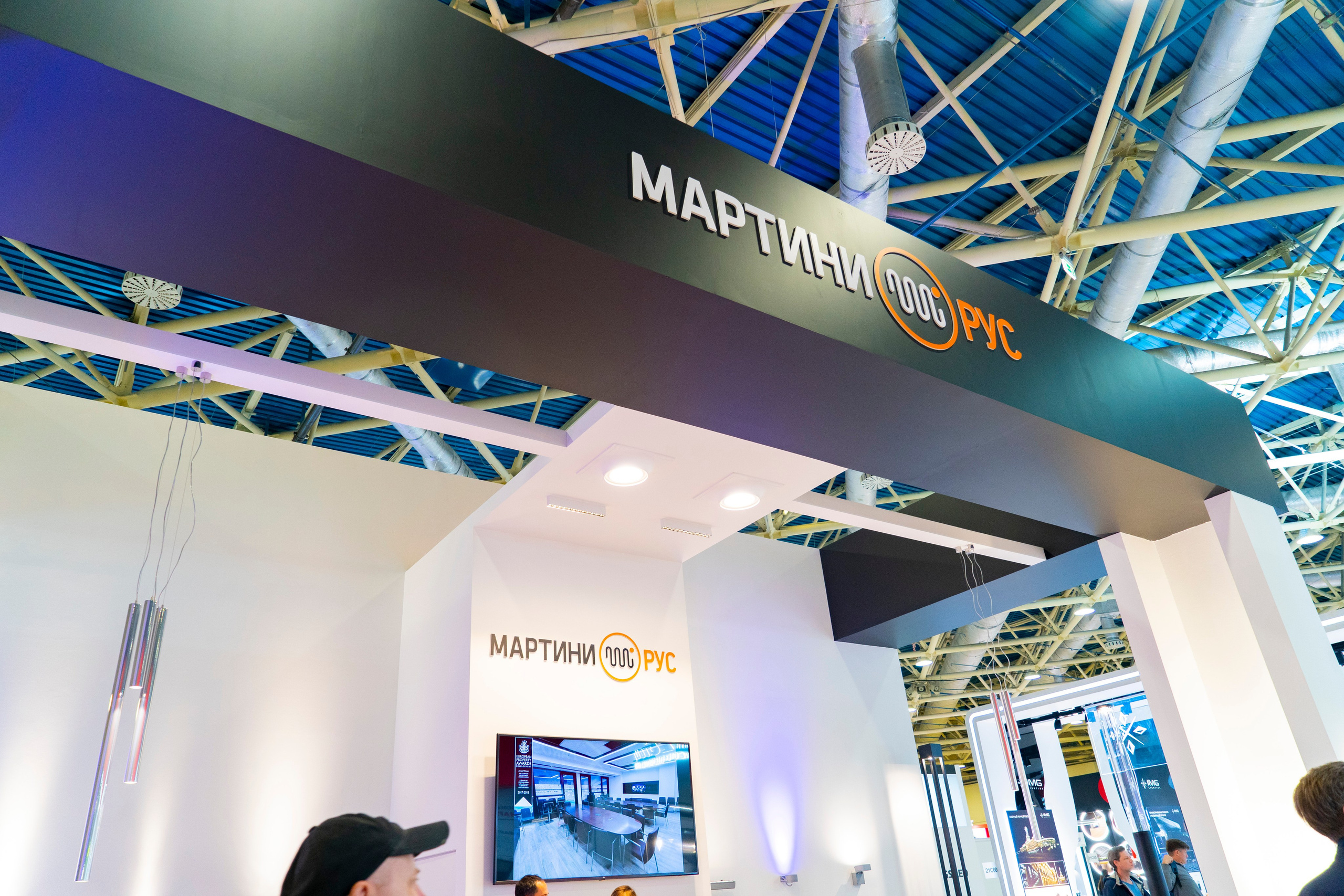 Выставочные стенды. Профессиональный портретный фотограф в Москве Владимир Глаголев