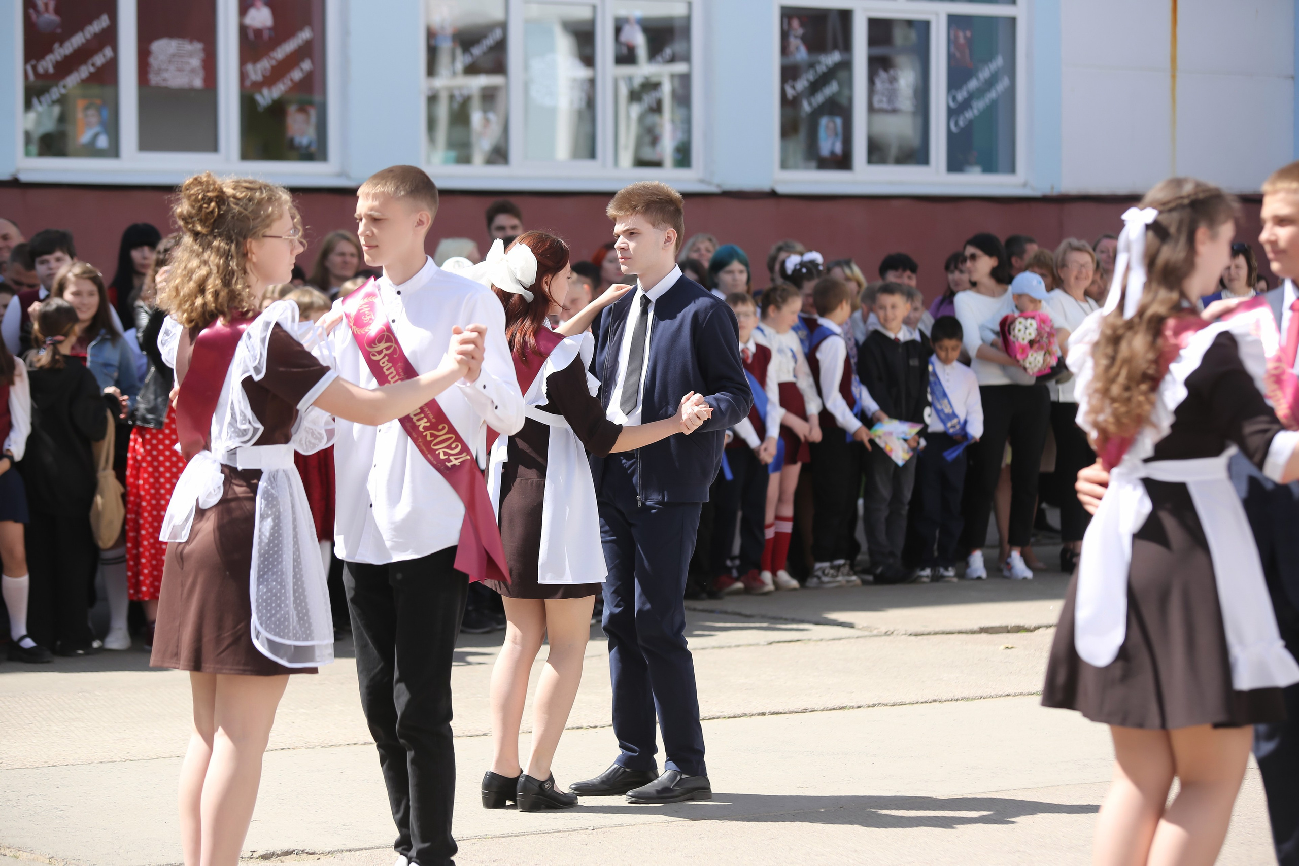 ЛИНЕЙКА «ПОСЛЕДНИЙ ЗВОНОК» 9 ШКОЛА 2024 г МЦЕНСК. ТВОЙ АЛЬБОМ / ТВОИ ПРАВИЛА