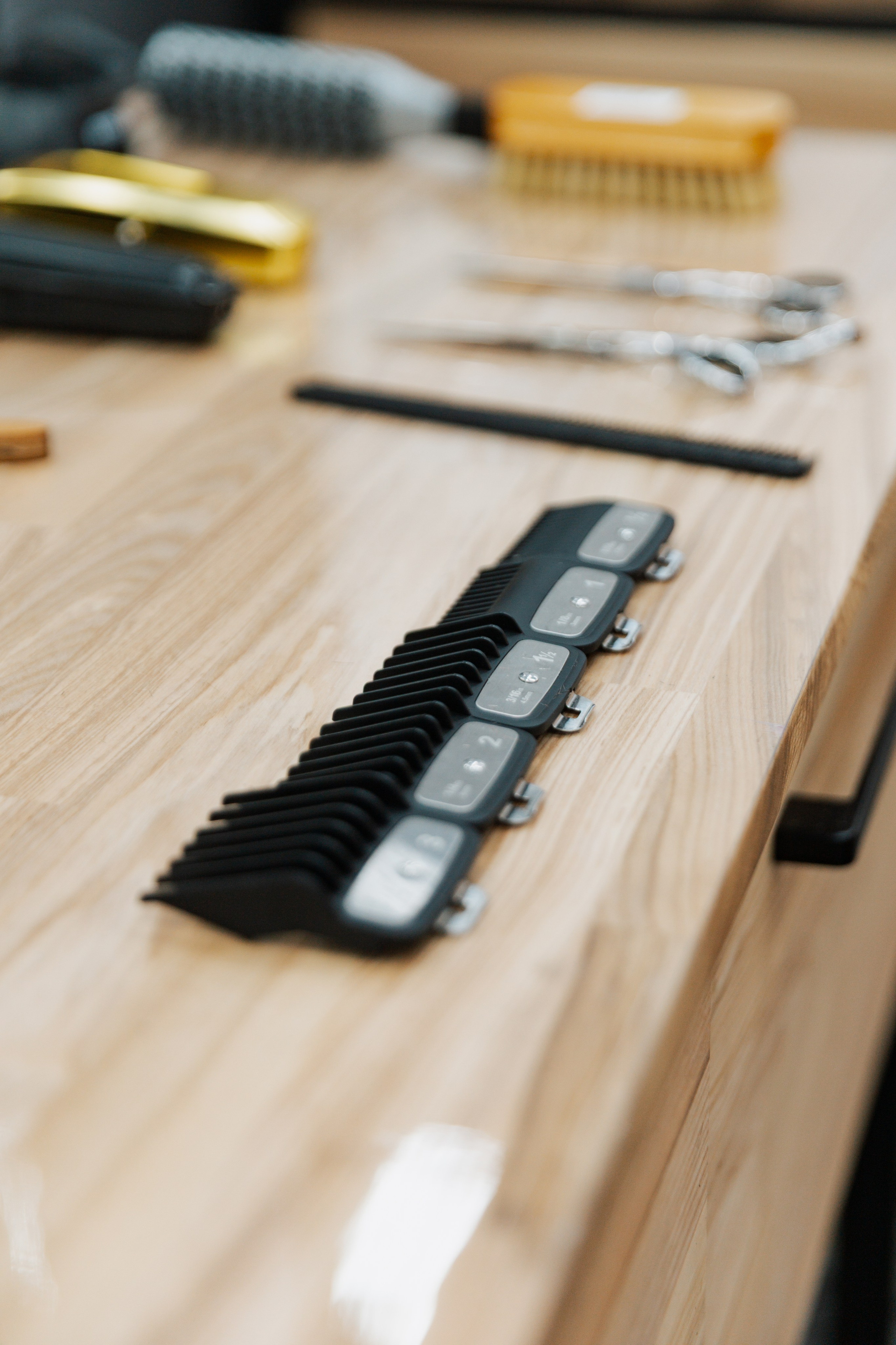 DERBY BARBERSHOP. LIYALEE PHOTO