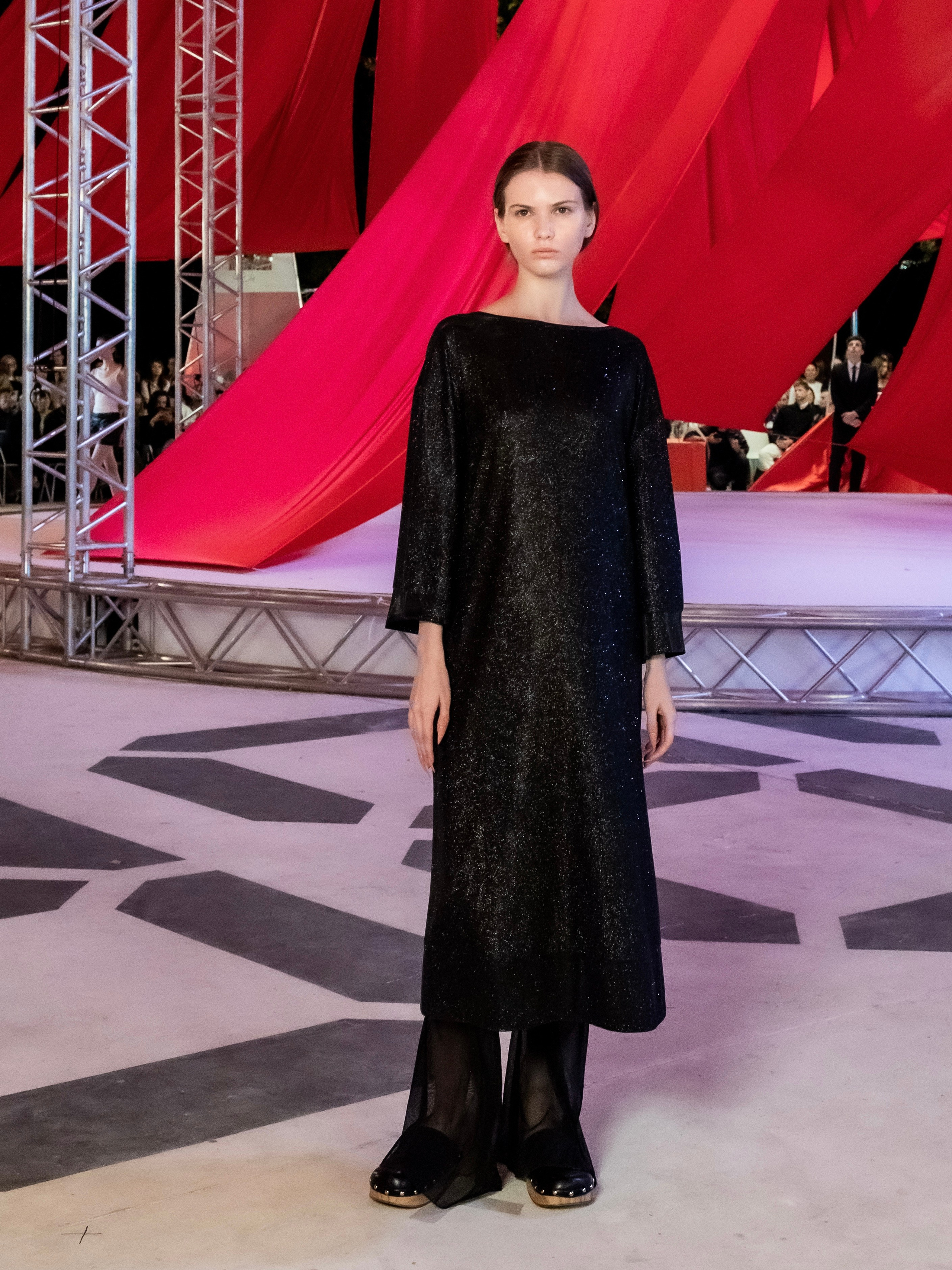 Показ Яндекс-маркет 04.09.2024. Фотосессии и репортаж — Фотограф в Москве — Рина Серёгина