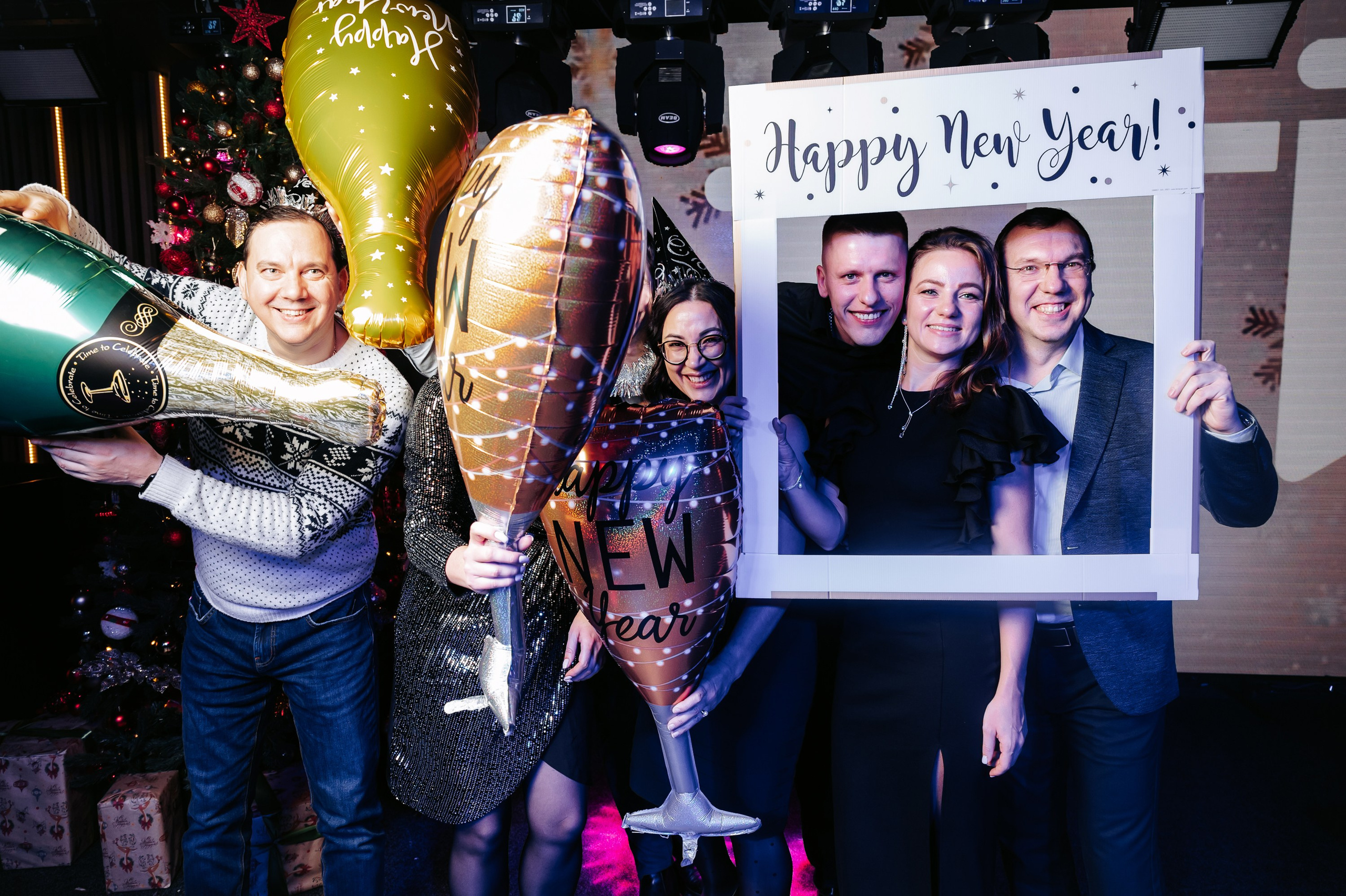 Новогодний корпоратив в караоке баре. Фотограф Дмитрий Сермяжко