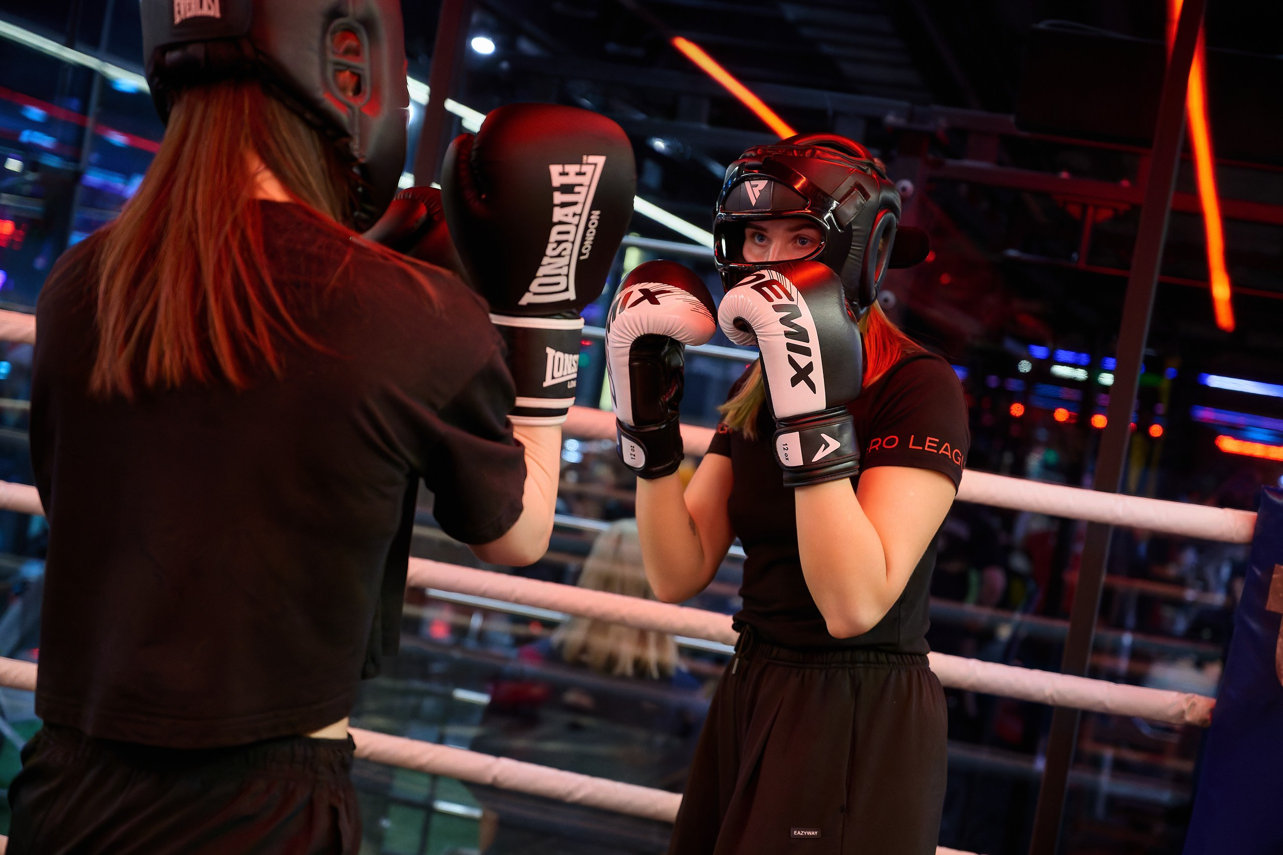 Vášeň v akcii – Fotografia športu, práce a kreatívnych procesov. Som Nikolay Samara, fotograf v Bratislave. Zameriavam sa na portréty, lifestyle, eventy a work and sport fotografiu s osobným pr