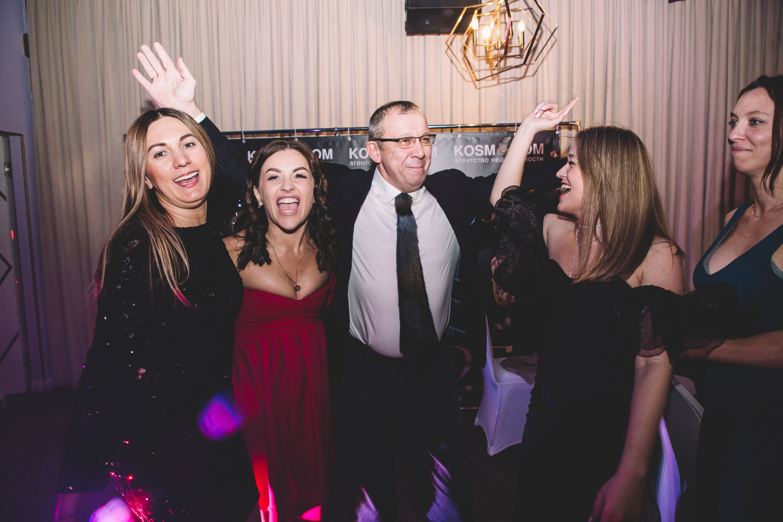 KOSMODOM. Портретный и свадебный фотограф Даня Похватова