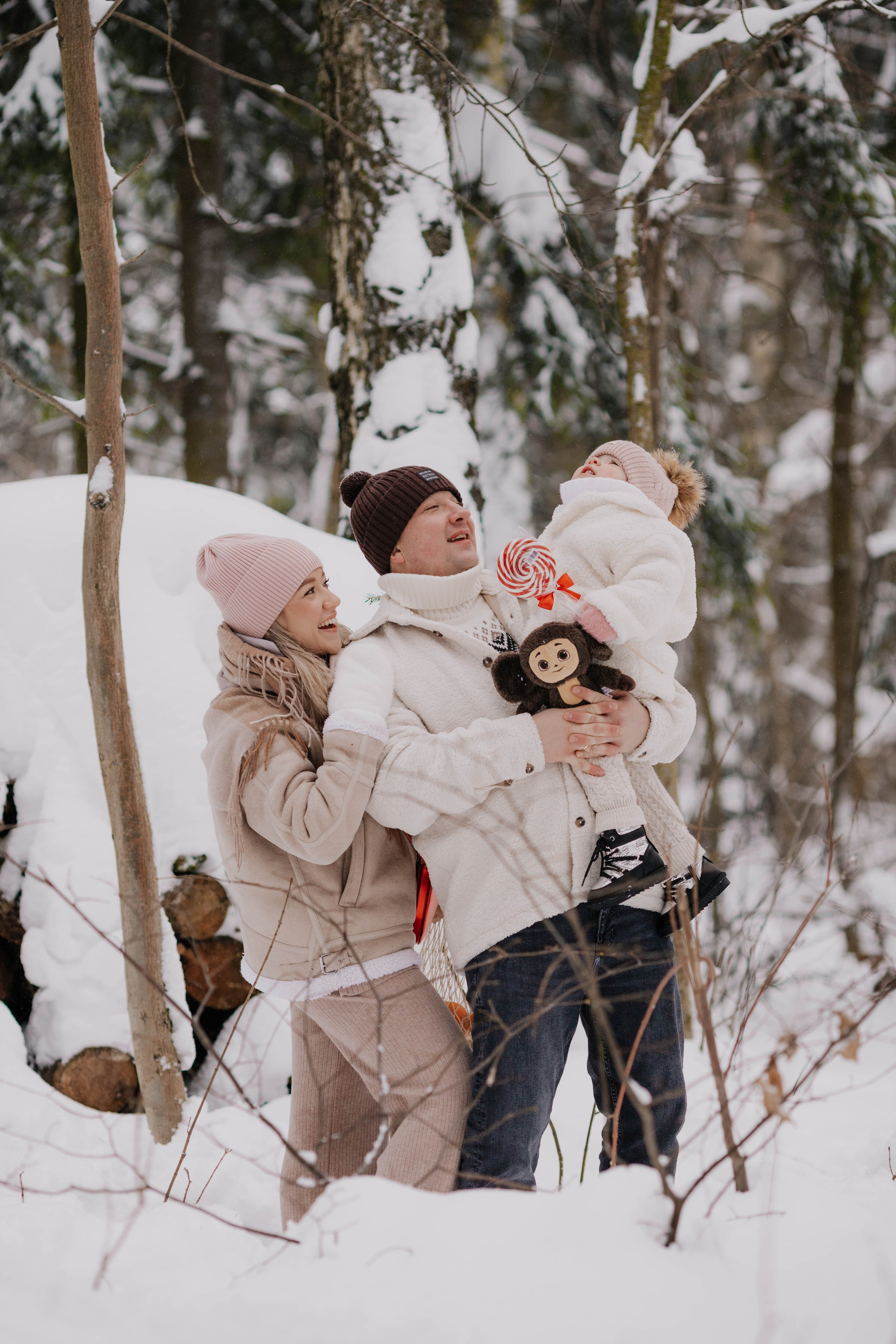 Лиля и семья Зимняя прогулка в лесу. Семейный и свадебный фотограф Видное Москва Екатерина Пятова