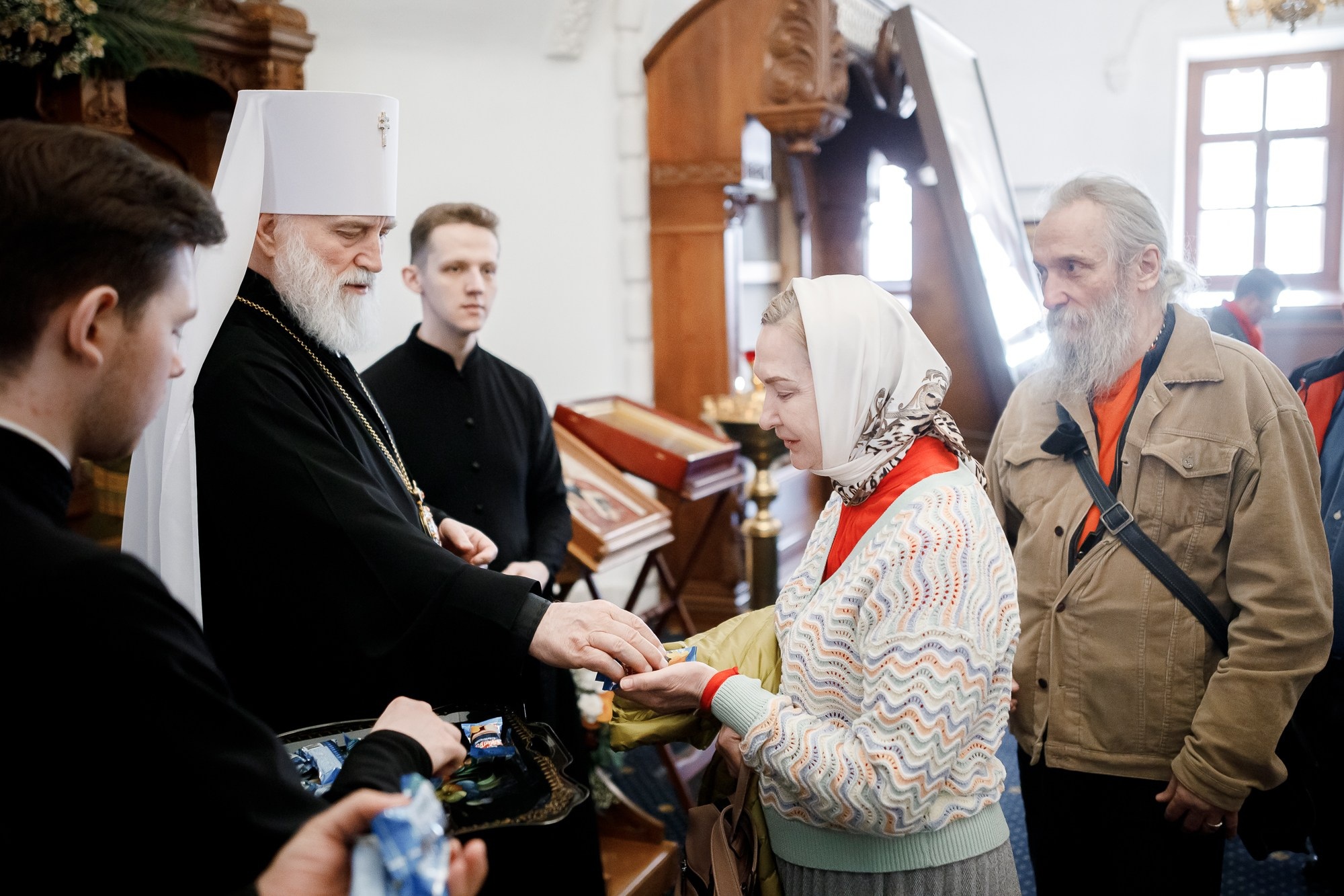 Служение митрополита Павла в среду Светлой седмицы. Храм апостола Иоанна Богослова под Вязом. Фотограф на венчание, крещение