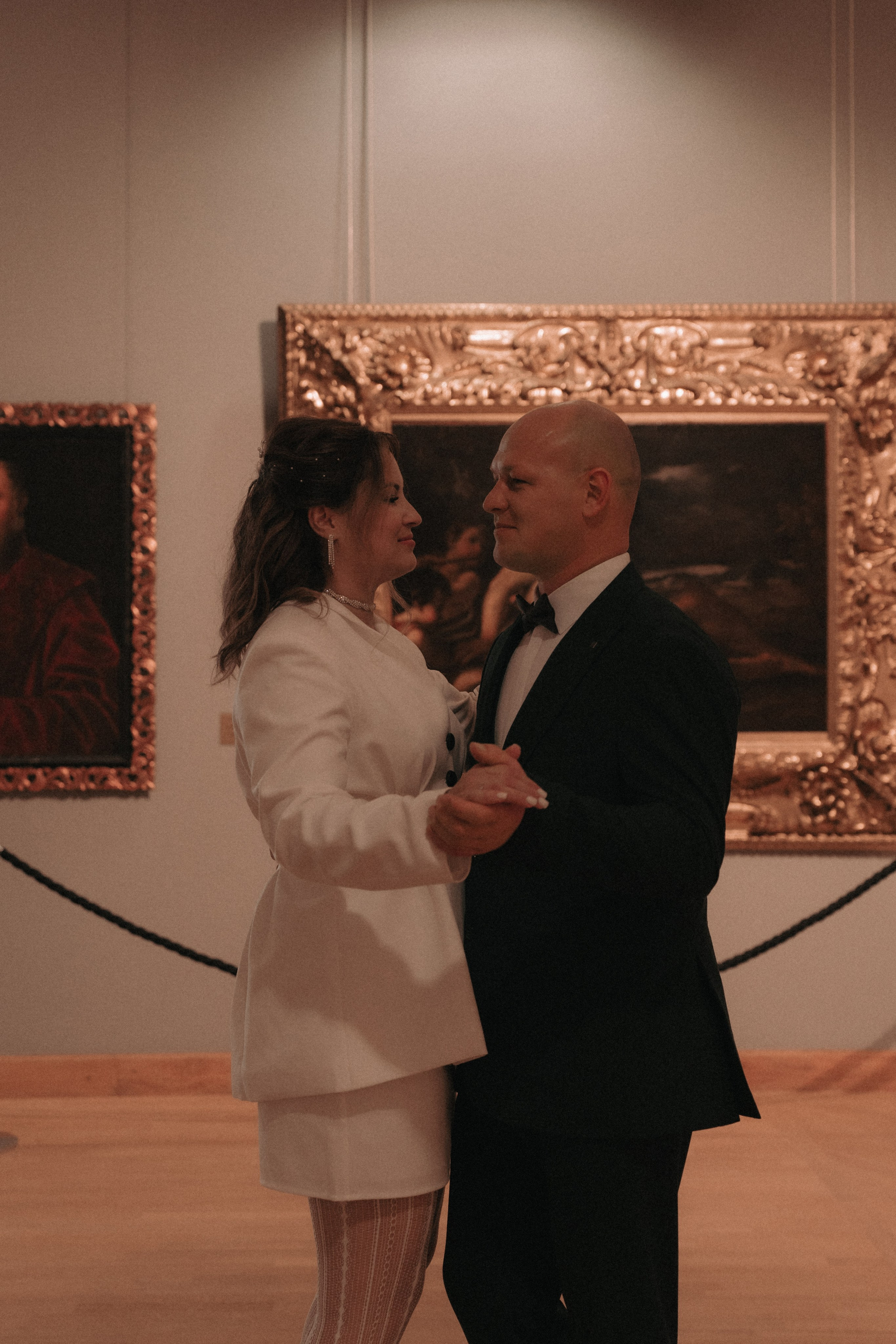 Свадебная фотосессия в музее. Ваш семейный фотограф в Минске — Вика Трегубова