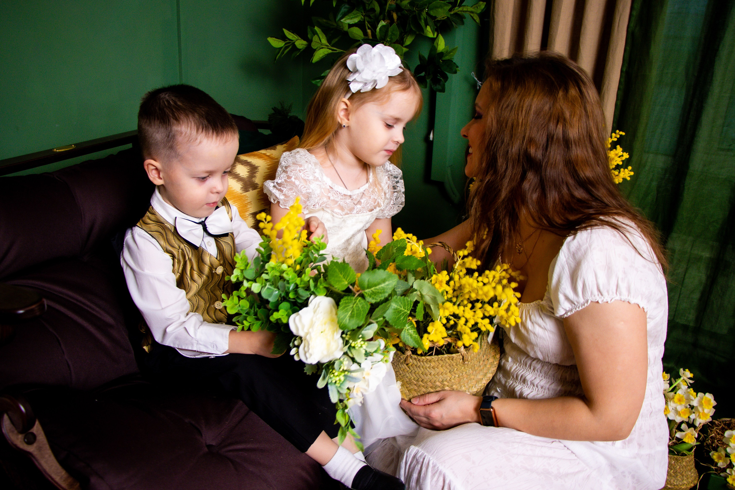 Семейная съемка с мимозой. Фотограф Татьяна Матрос
