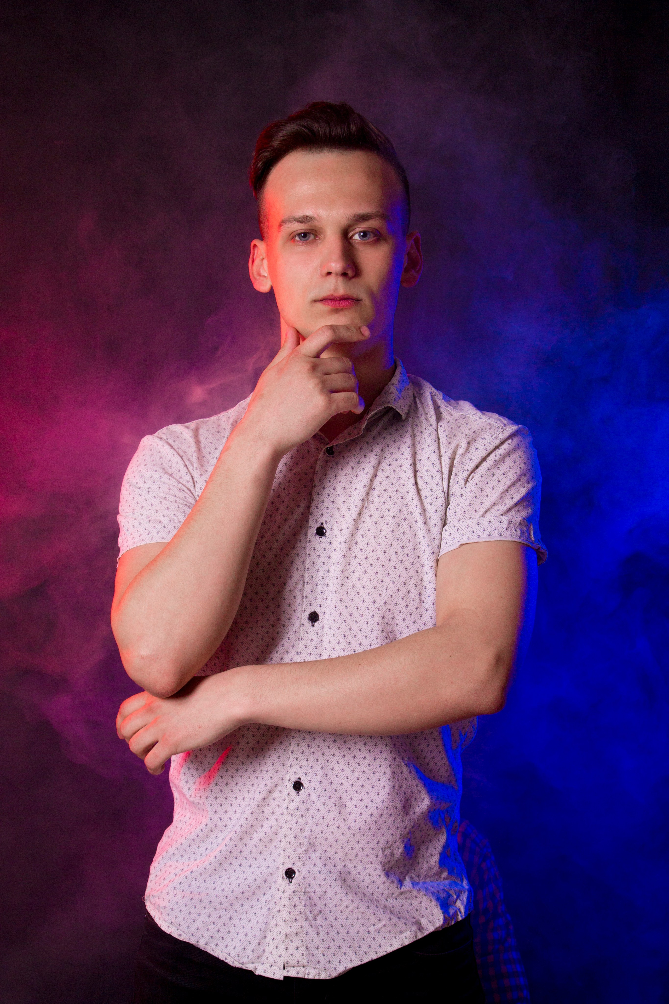 Мужской портрет и дым. Фотограф Наталья Матвеева