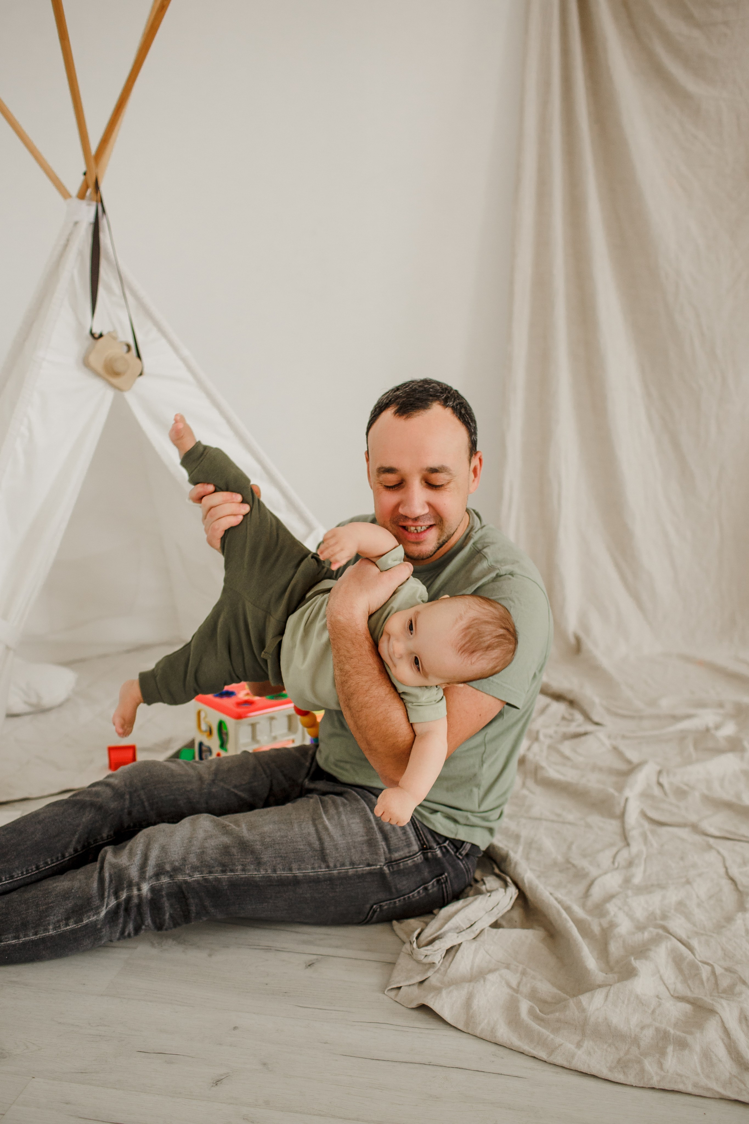 Семейная фотосессия в студии. Свадебный фотограф Кирилл Белый