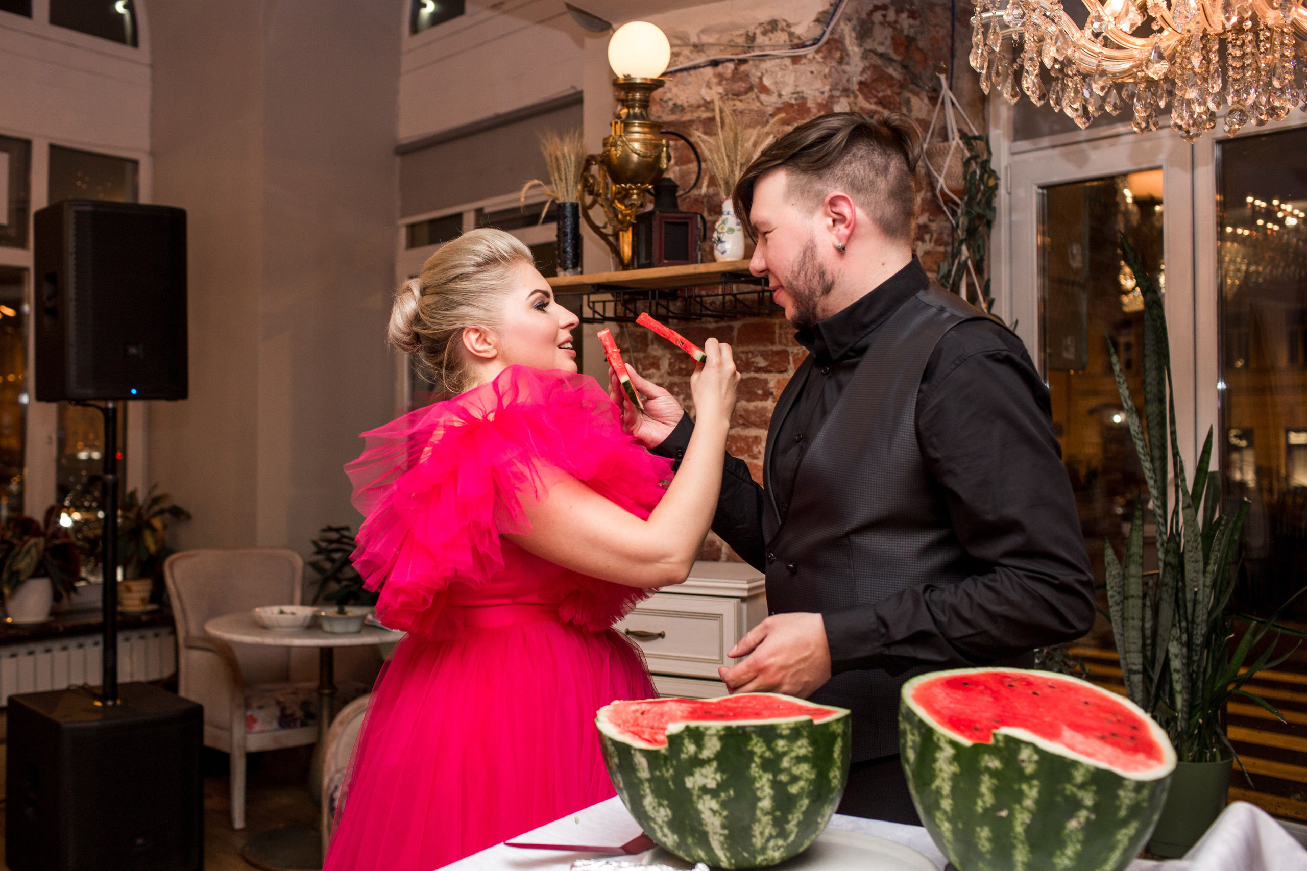 Тёплая атмосфера любви в свадебной фотосессии СПб