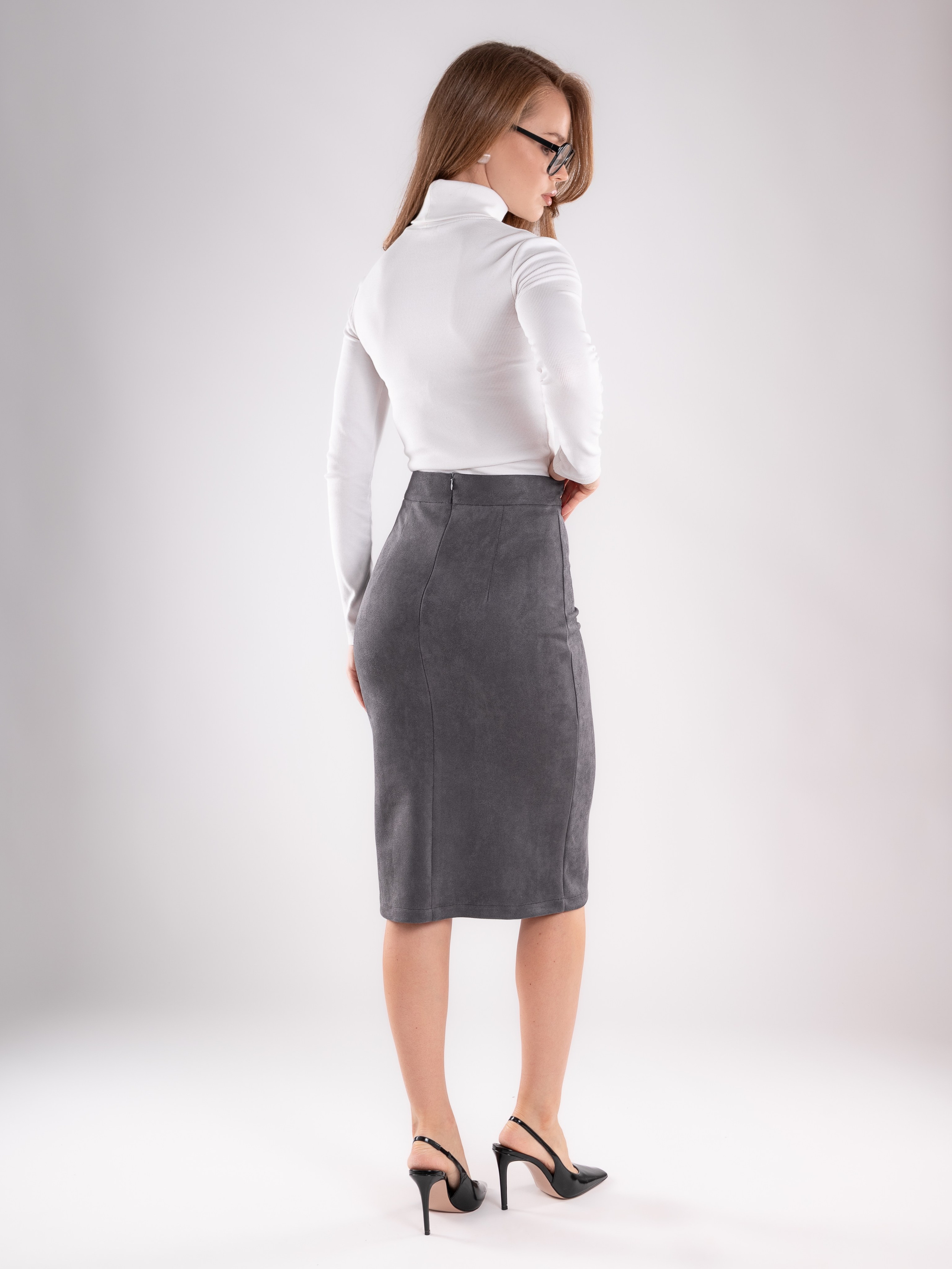 Замшевые юбки серия 1. Предметный фотограф, фото для маркетплейсов Пятигорск, КМВ