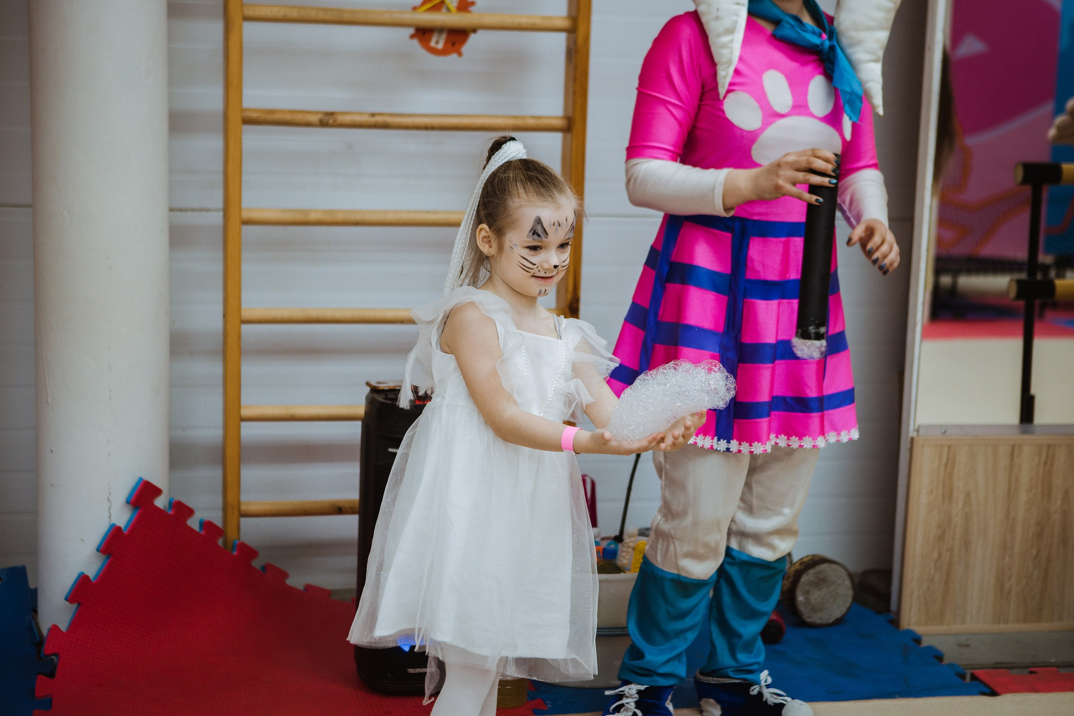 Ника, 5 лет. Батутлет, Волжский. Фотографы в городе Волгограде — Людмила Агеева и Алексей Околелов