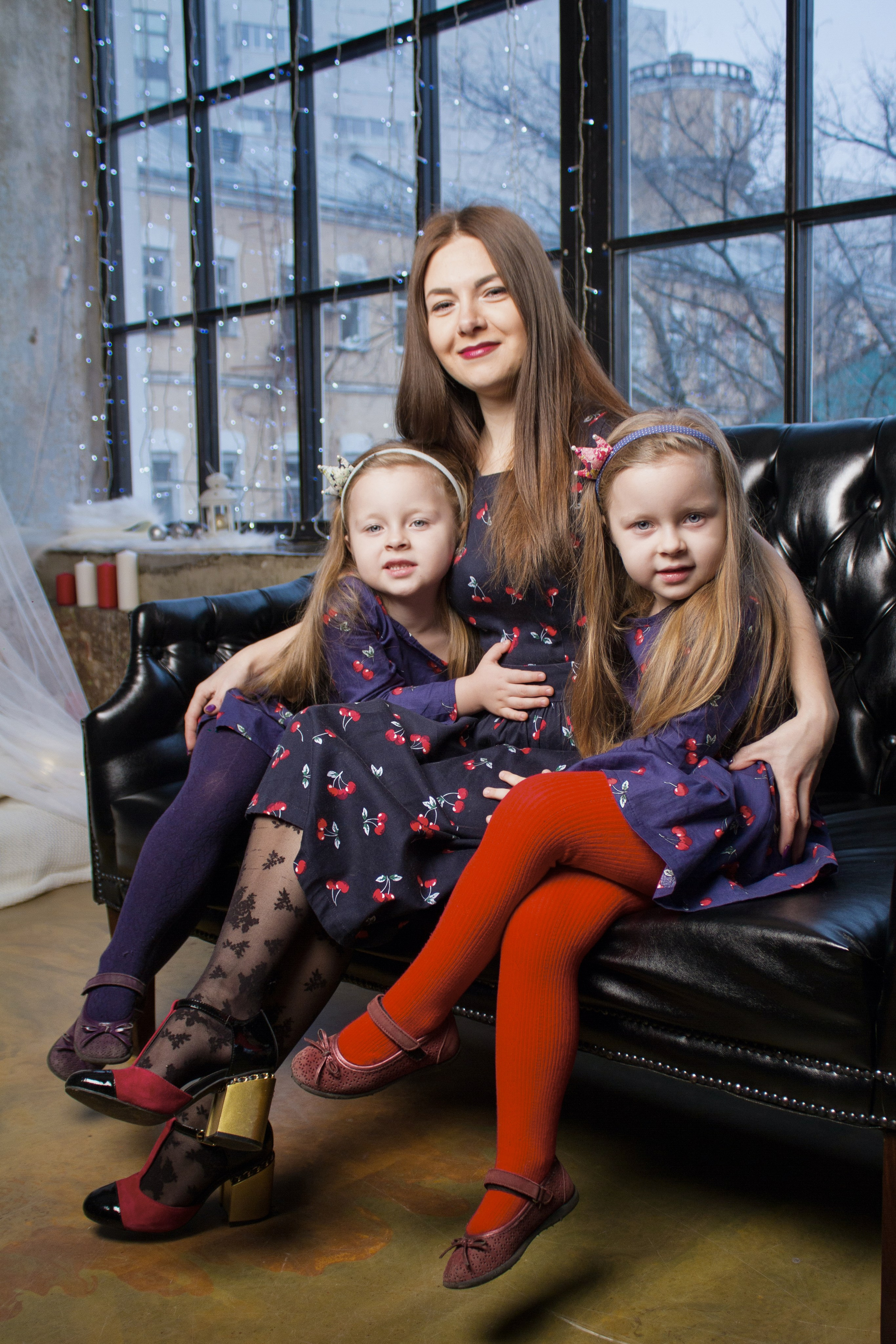 Фотосессия близняшек в студии. Школьные выпускные альбомы в Москве Марина Николаева