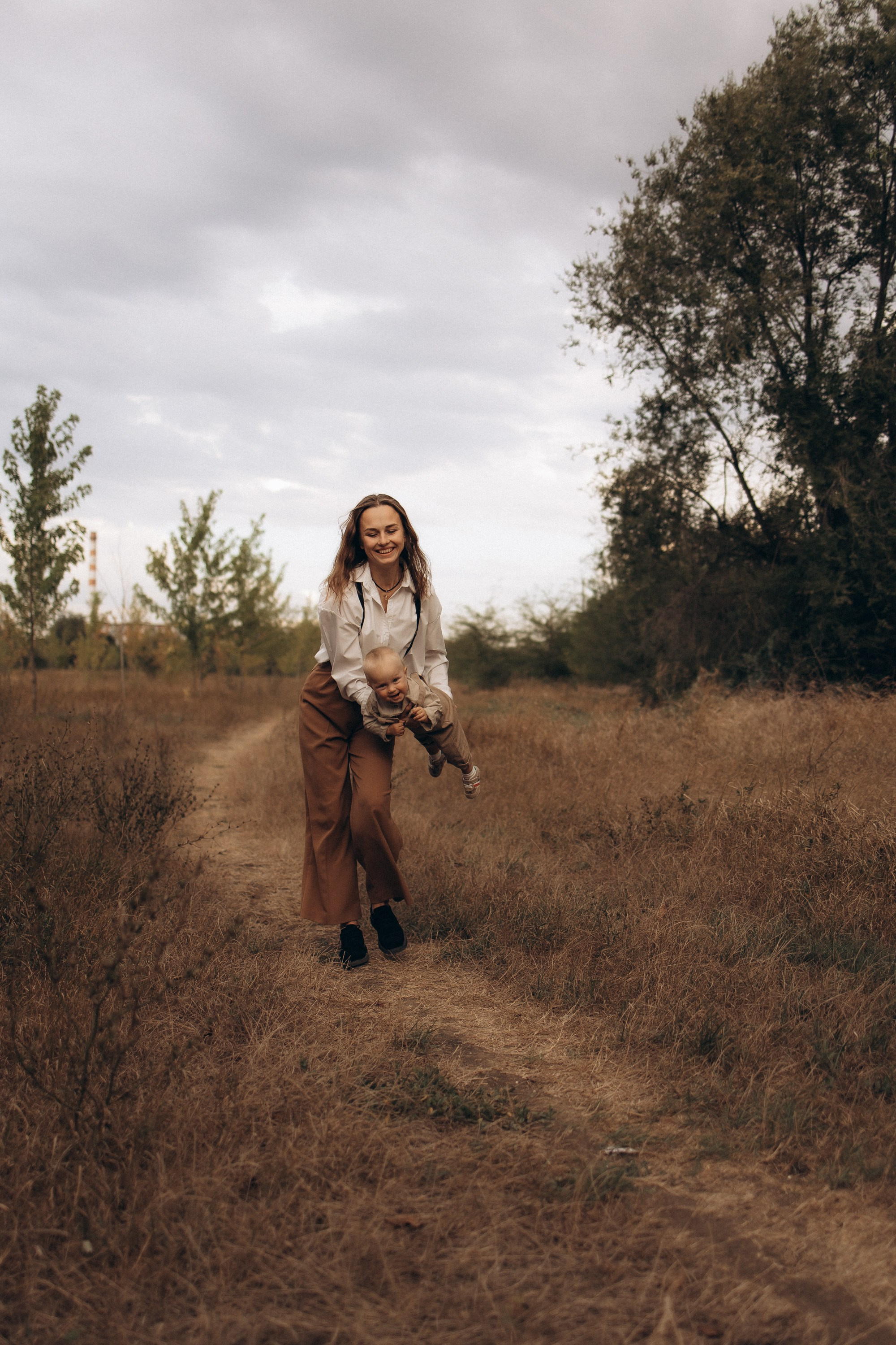Мама с дочкой. Конюшня. Семейный фотограф в Краснодаре Храмова Анна