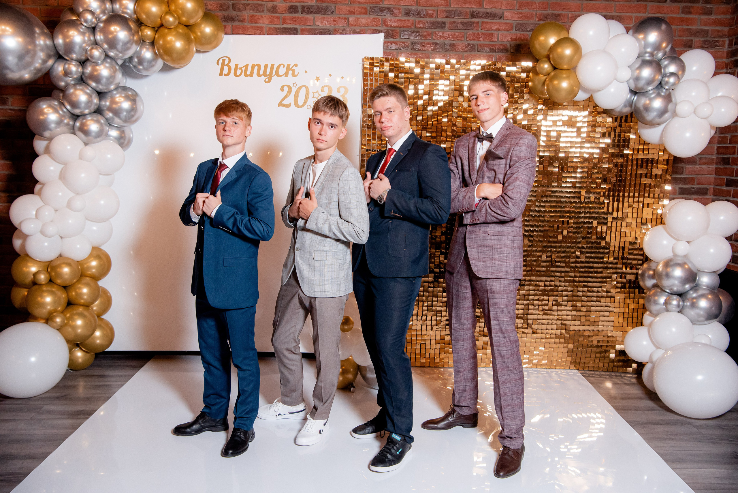 30 Школа. Вручение и Банкет. ДК Юбилейный и Банхоф. Фотограф в Волгограде и Волжском Александр Горбань