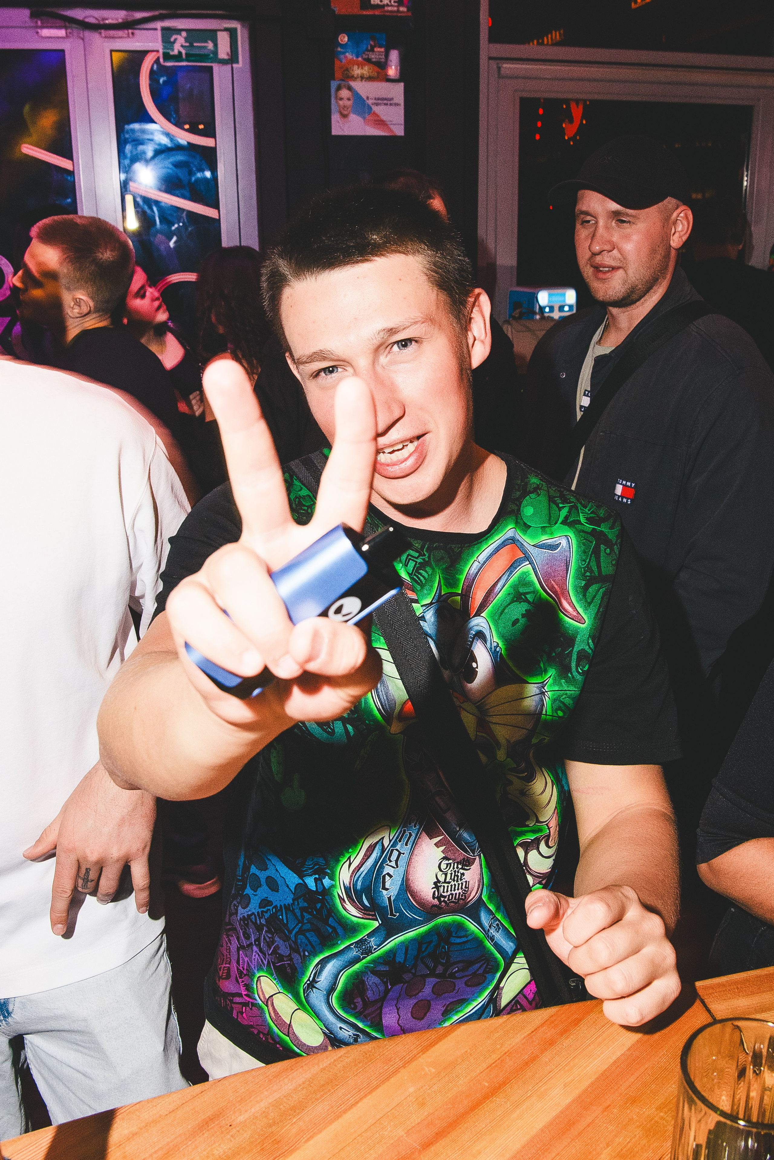 Фотоотчёты о вечеринках для НеБар Волгоград. Или стиль «пьяный фотограф». Фотограф в Волгограде и Волжском Александр Горбань