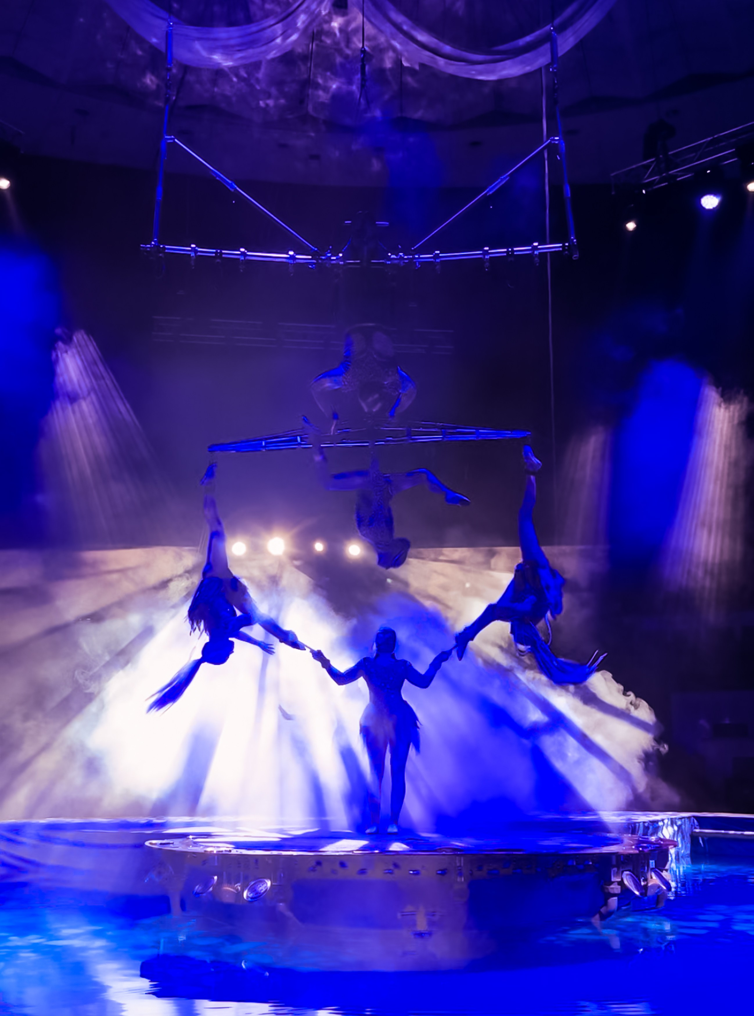 Цирковой мюзикл на воде ОДИССЕЯ. Фотографы для фотосессий в Новосибирске