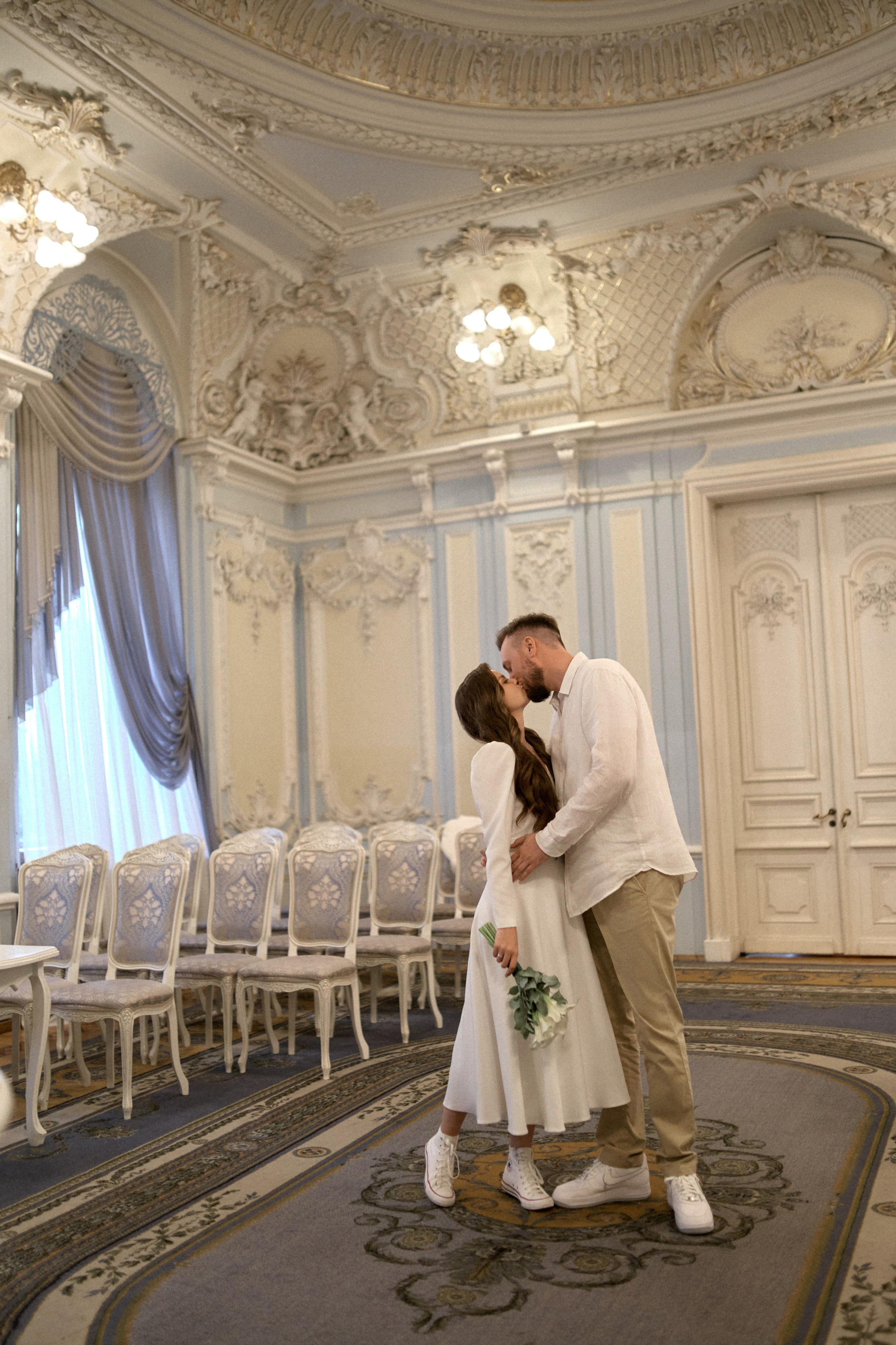 Летняя свадебная фотосессия на Чернышевской. Сестры Карабаза. Фотографы и ретушеры в Москве и Санкт-Петербурге