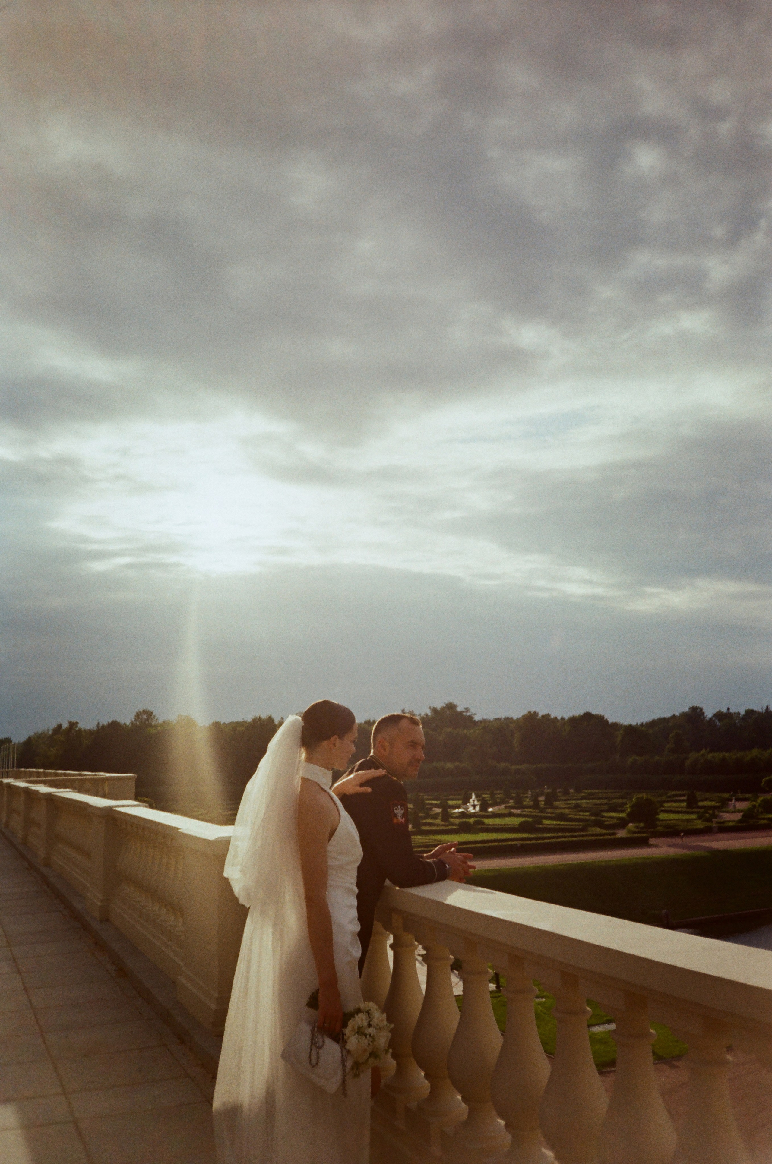 Свадебная фотосессия на пленку. Сестры Карабаза. Фотографы и ретушеры в Москве и Санкт-Петербурге