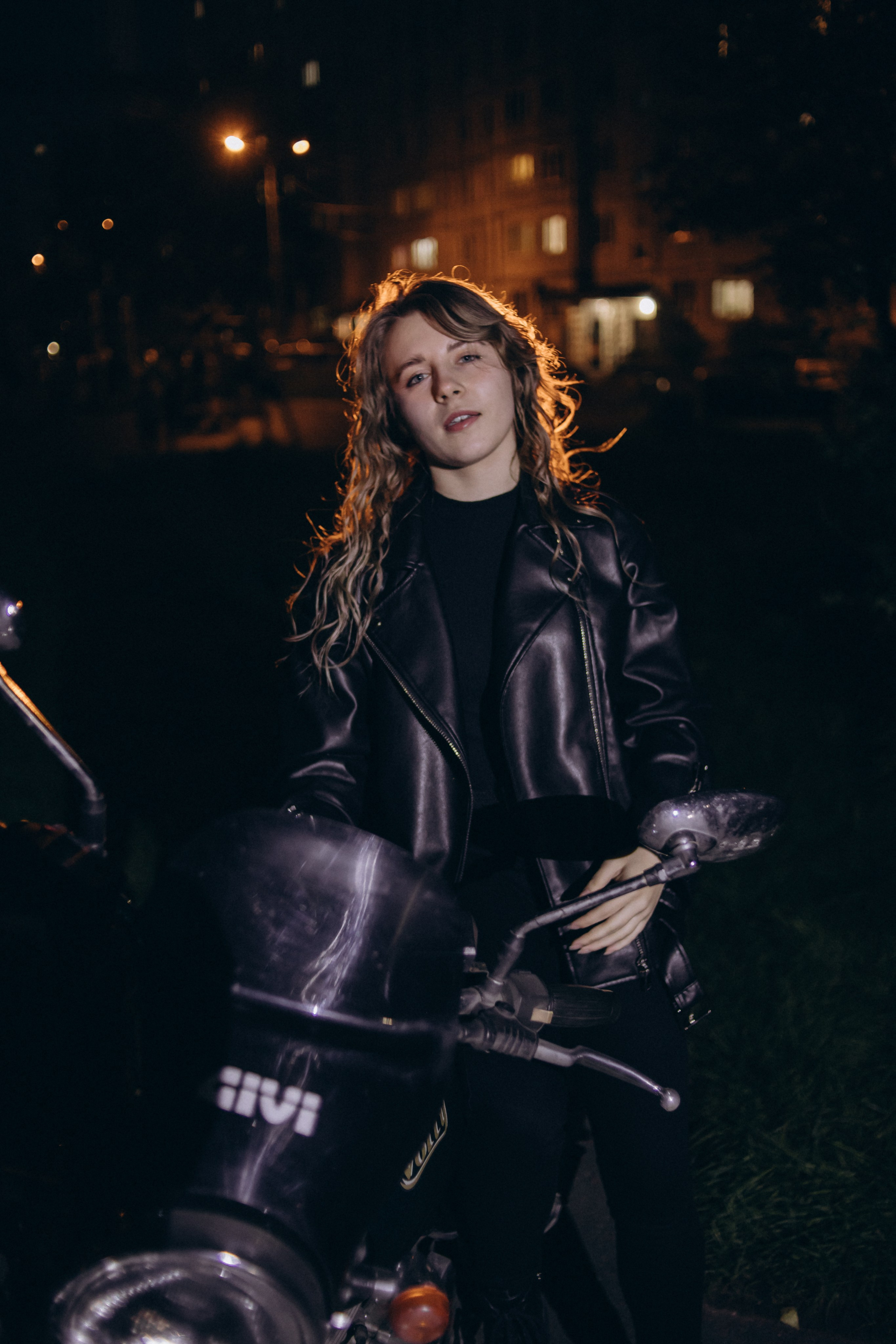 Ангелина и Даниил. Фото на мотоцикле. Фотограф Регина Крикунова г. Красноярск