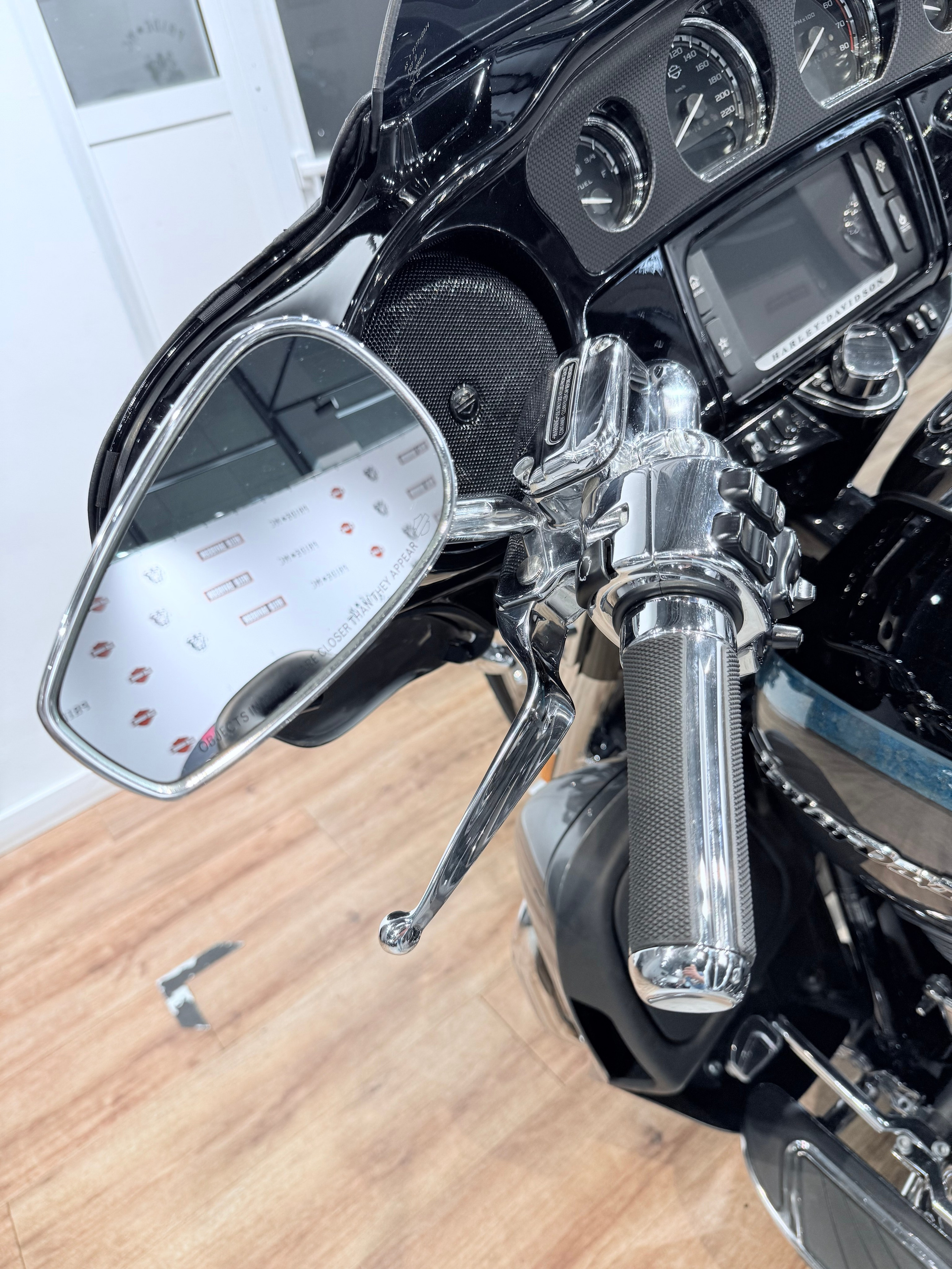 2015 CVO Limited (Carbon Charcoal). Hello Davidson, Москва. Только хорошие мотоциклы…