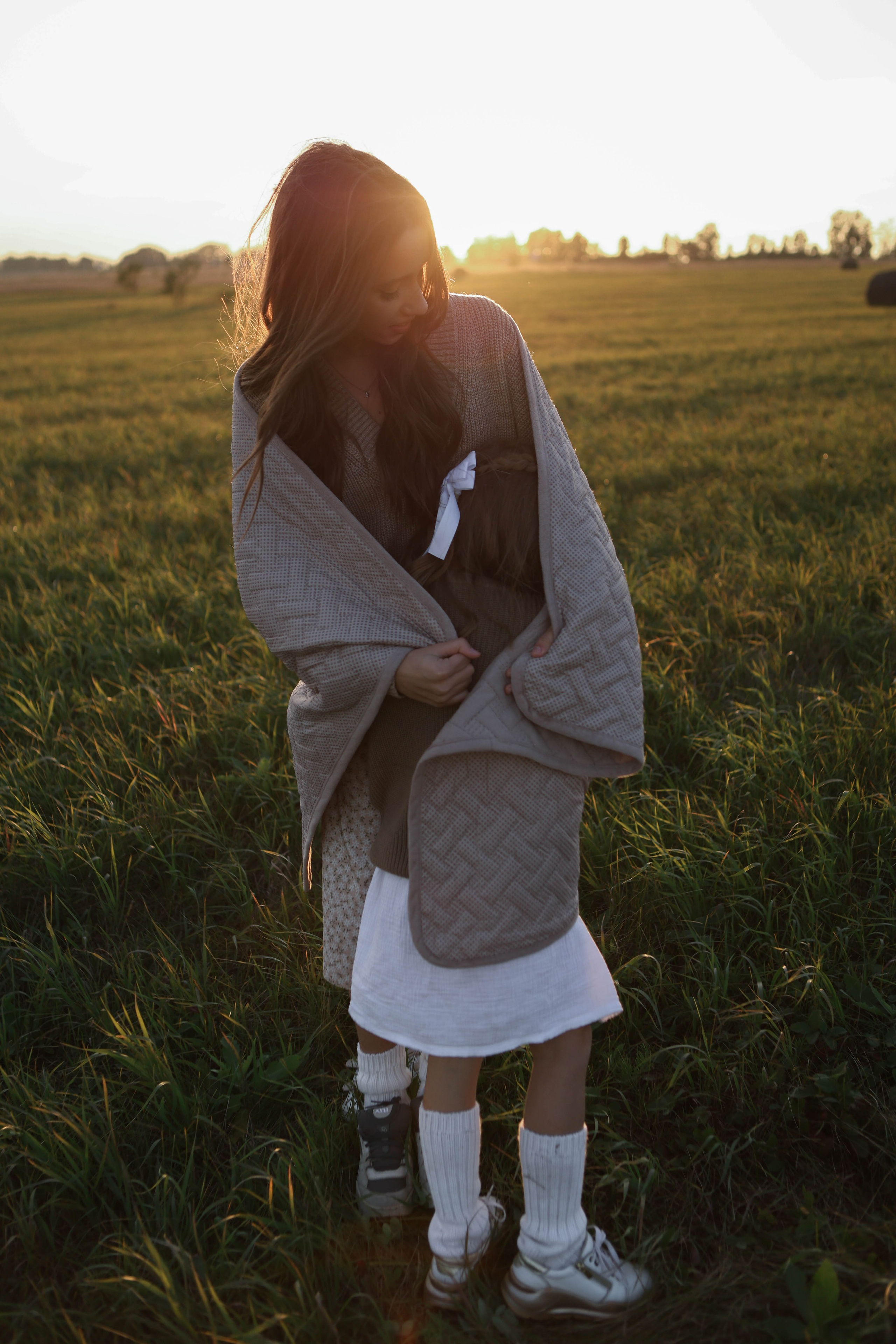 Три сестры в поле. Фотограф Белово Полина
