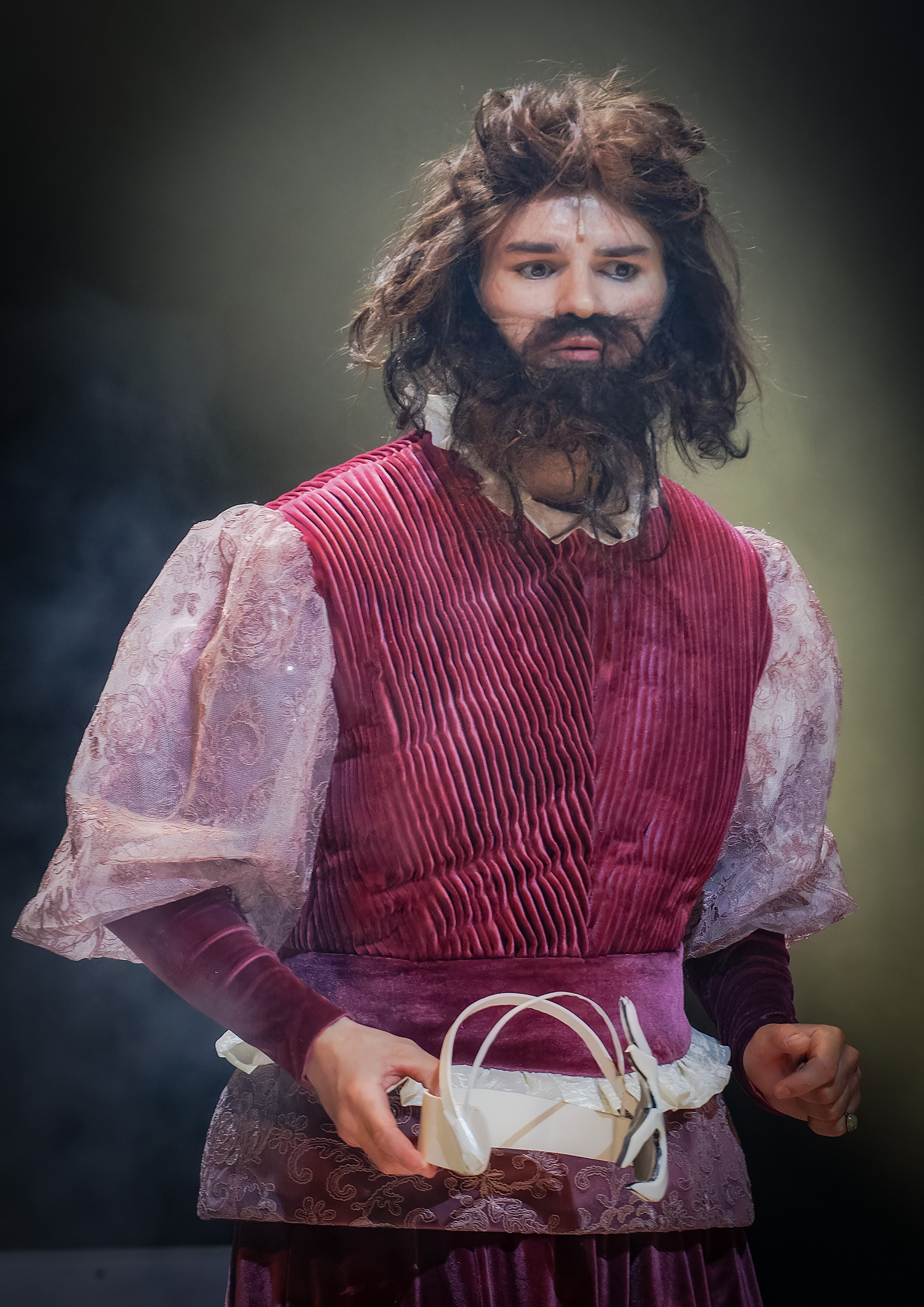 Любовь к трем апельсинам_Чехов Центр. Фотограф. г. Южно-Сахалинск. Олег Толстов