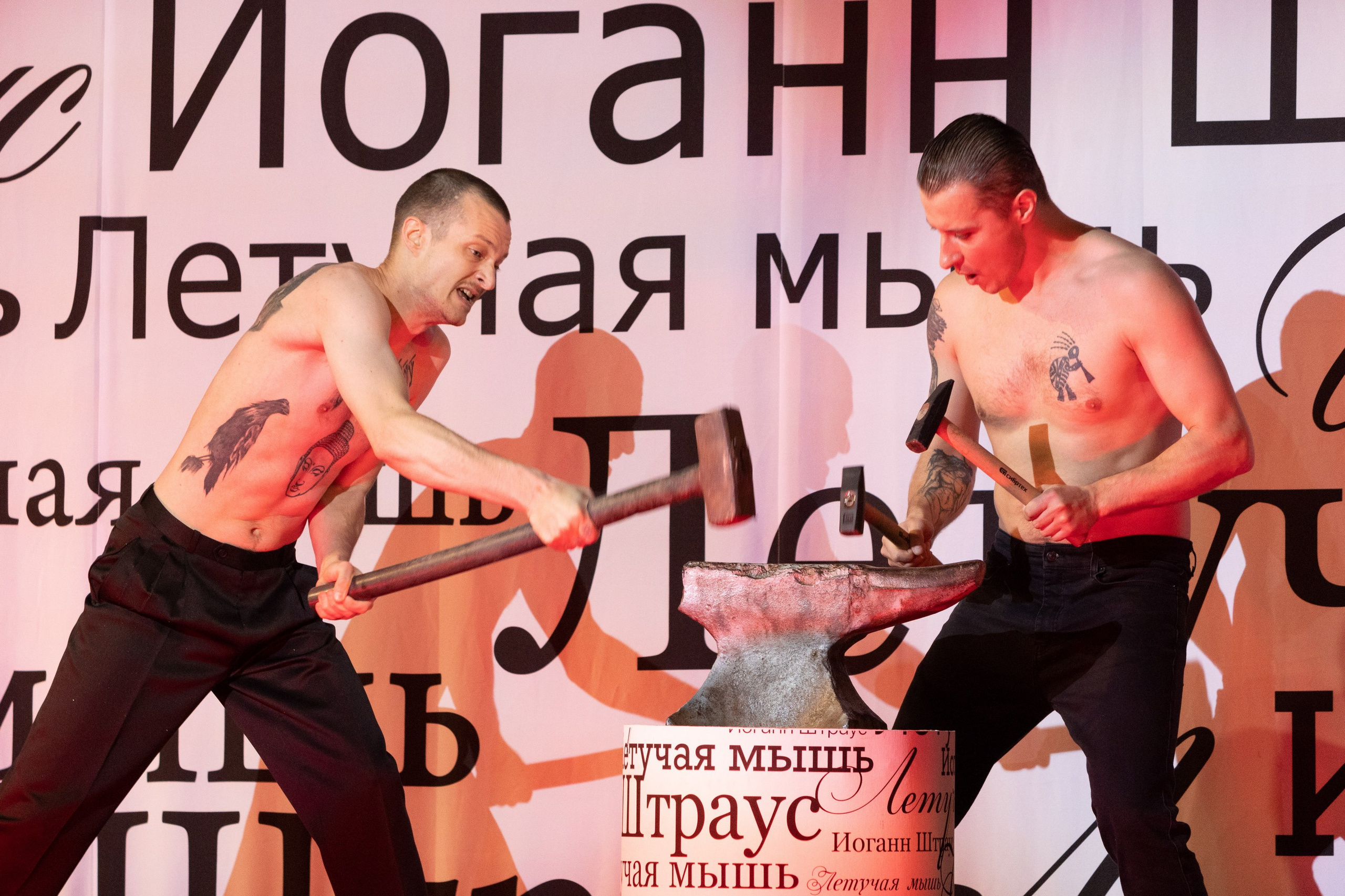 Летучая Мышь, _Чехов Центр. Фотограф. г. Южно-Сахалинск. Олег Толстов