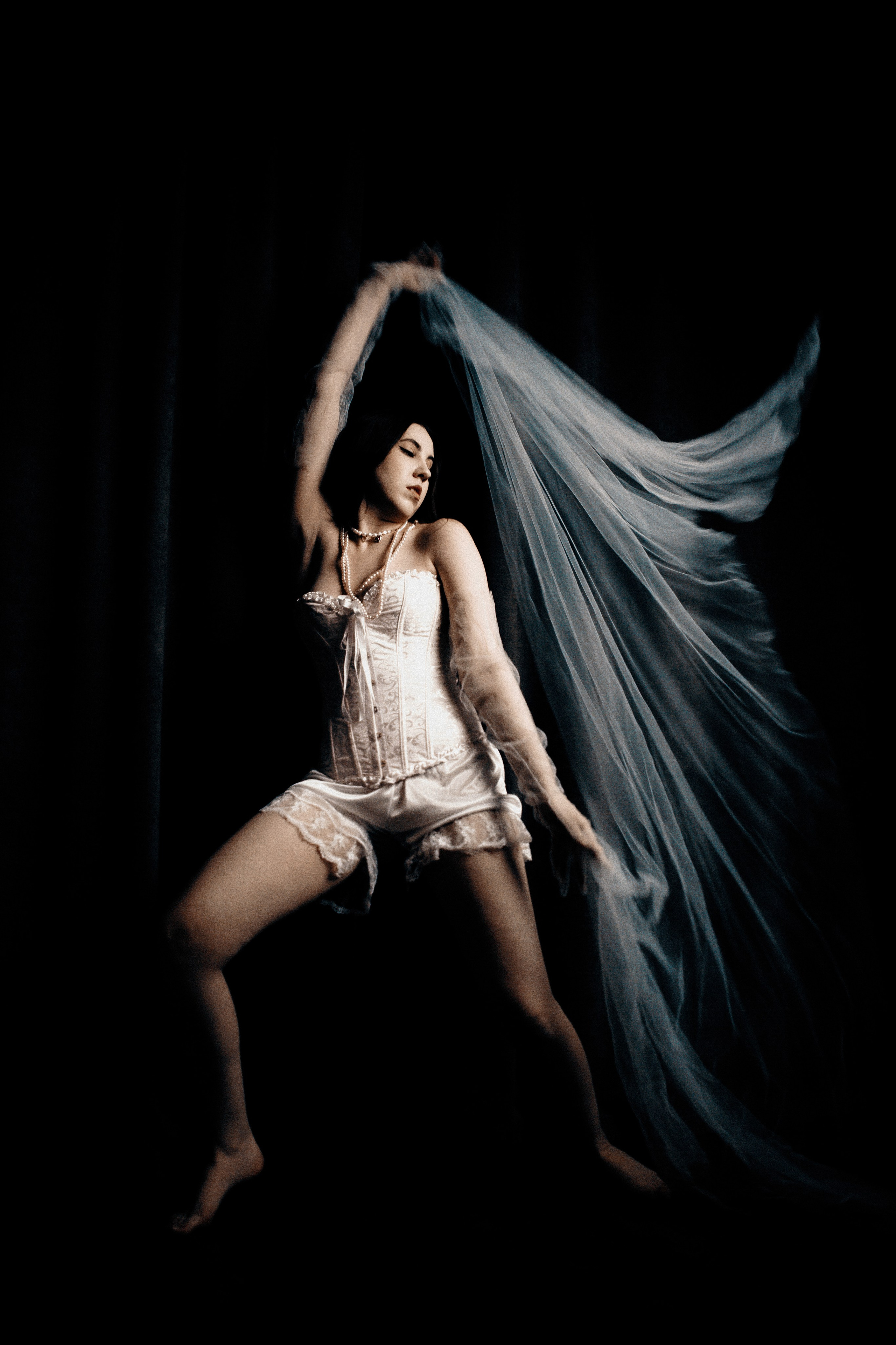 Танцуй. Сюрреализм. Чувственность. Арт-фотограф Крис Л. в Тобольске: портрет, семейные, свадьбы