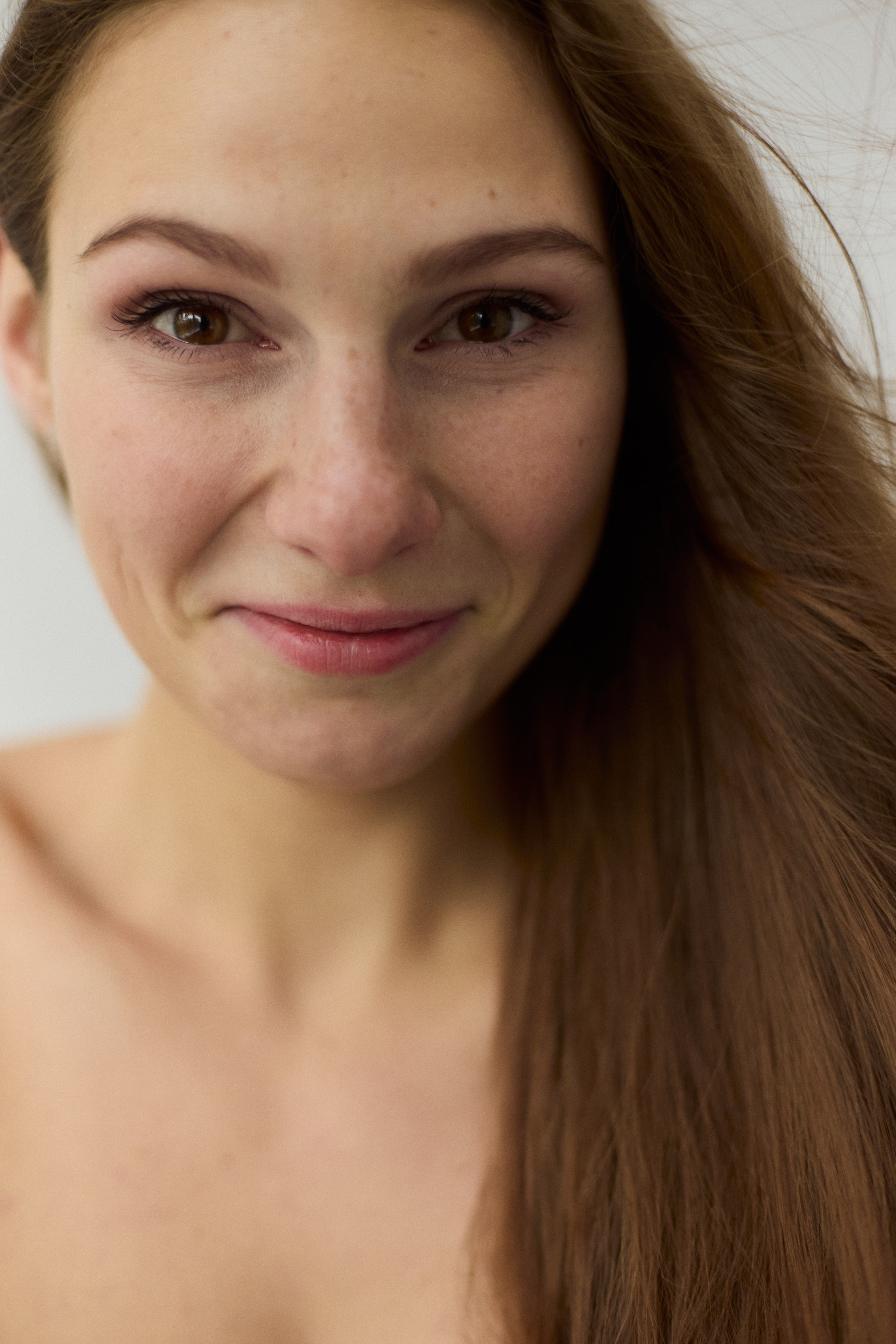 актерское портфолио для молодой девушки в студии, портретная фотосессия