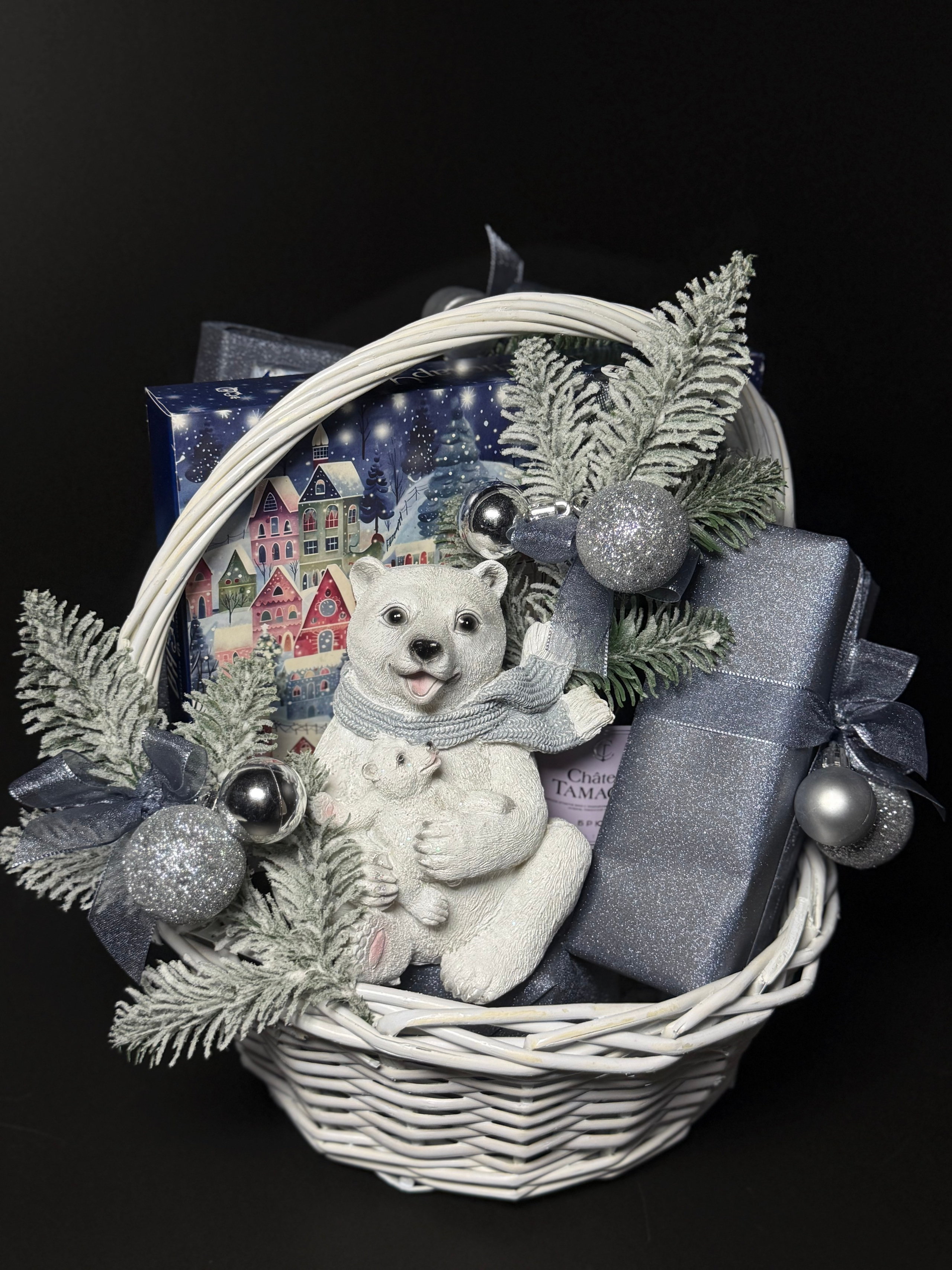 Новогодняя корзина. Студия подарочных наборов «Владия»