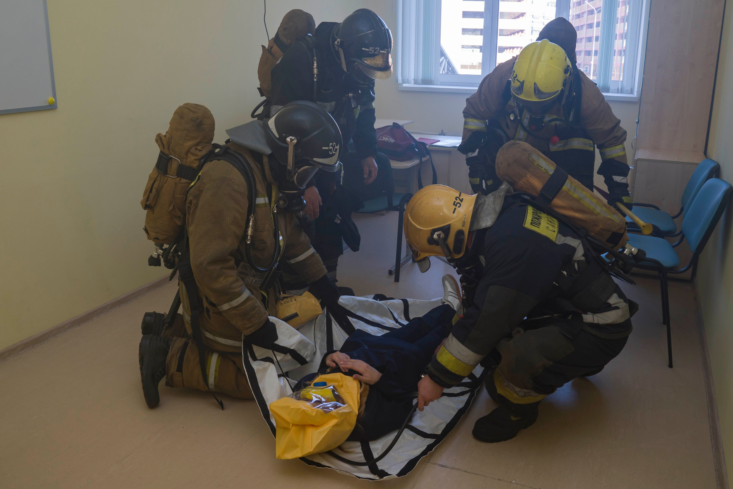 МЧС тренировка эвакуации в школе. Фотограф в Санкт-Петербурге. Репортажная и все съёмки для бизнеса