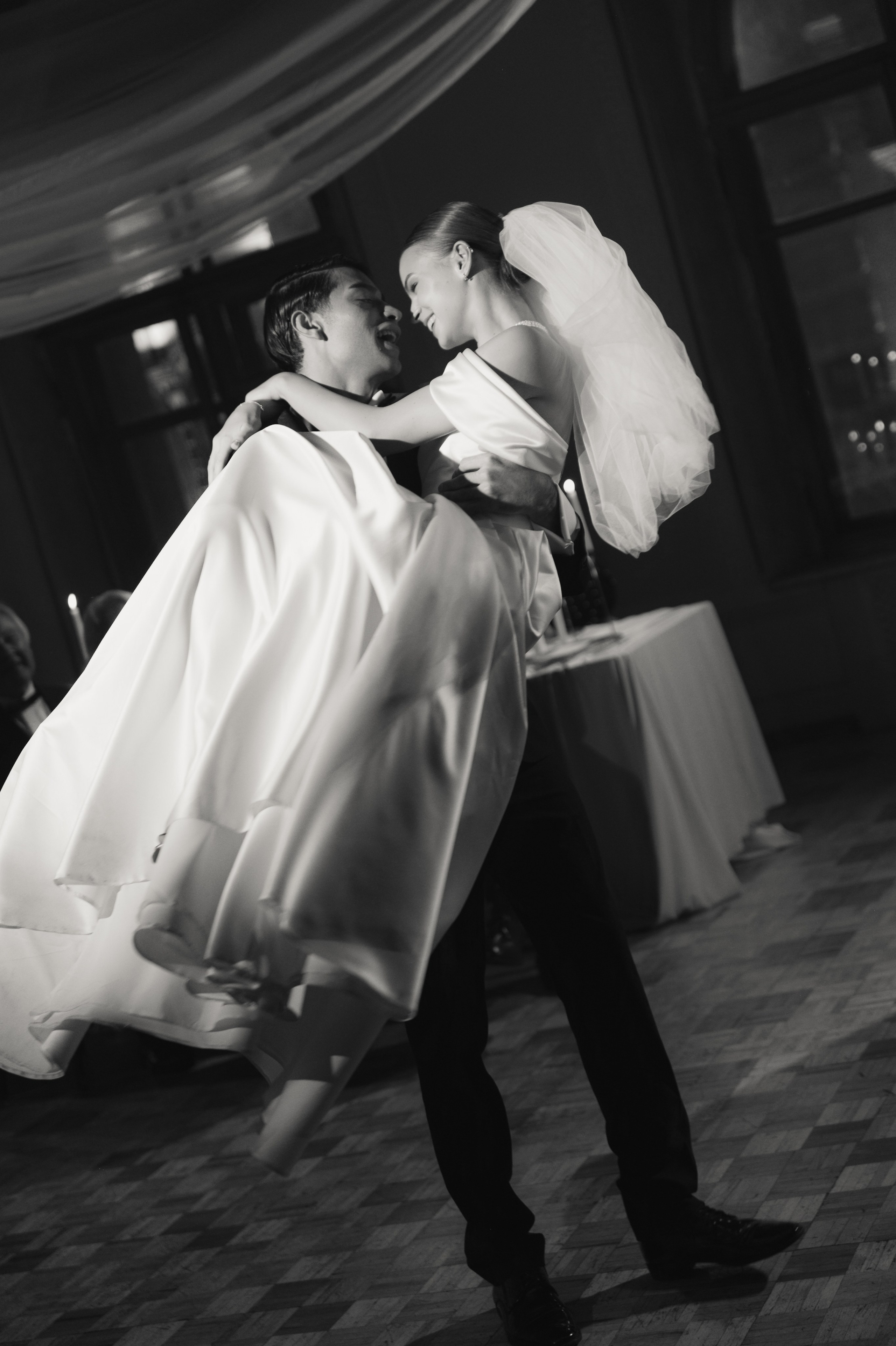 Камерный свадебный ужин при свечах в старинном особняке в фотостудии 21. Kult. Ярослава Ерина — свадебный фотограф в Москве