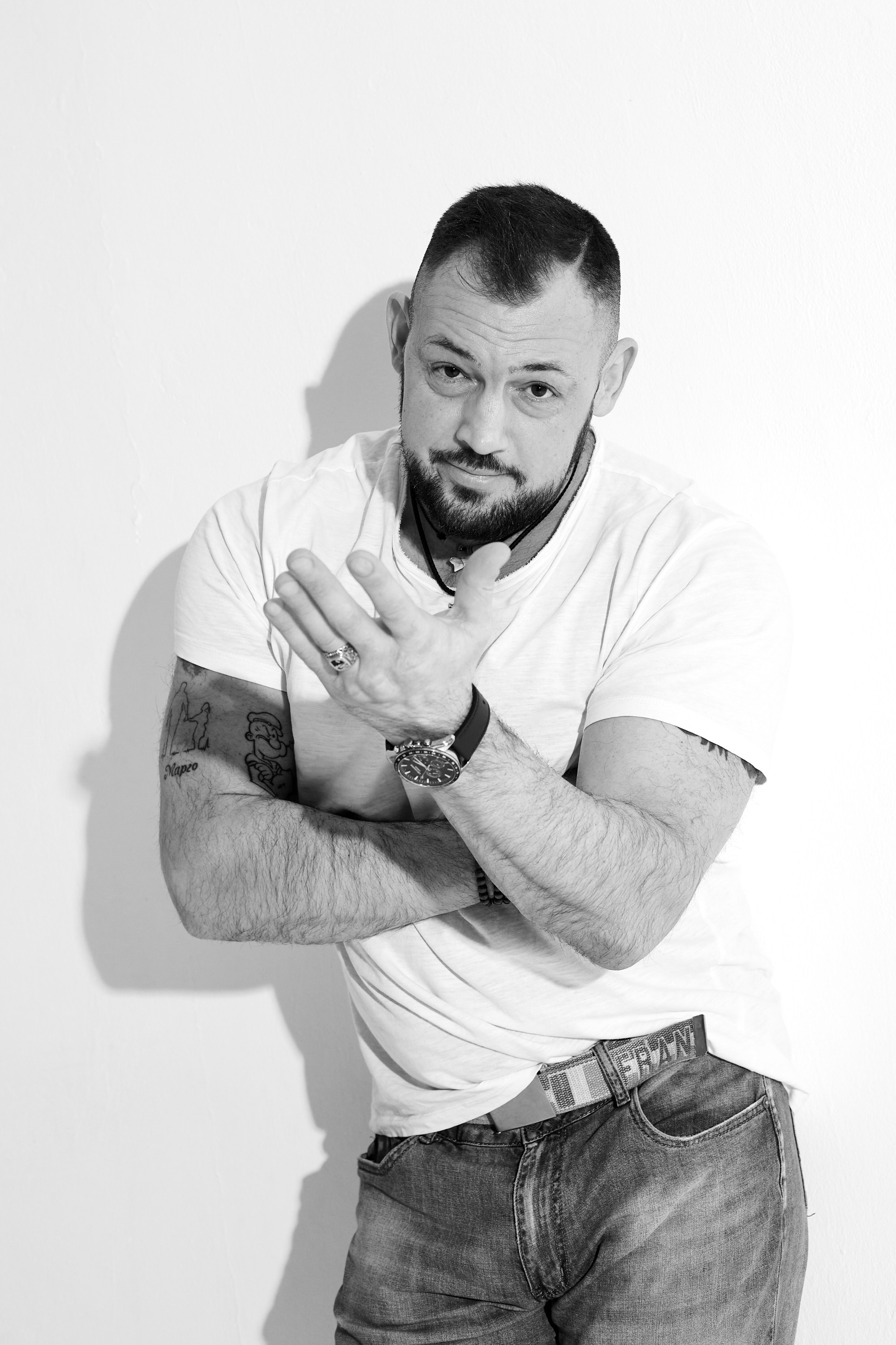 В студии (ЧБ)