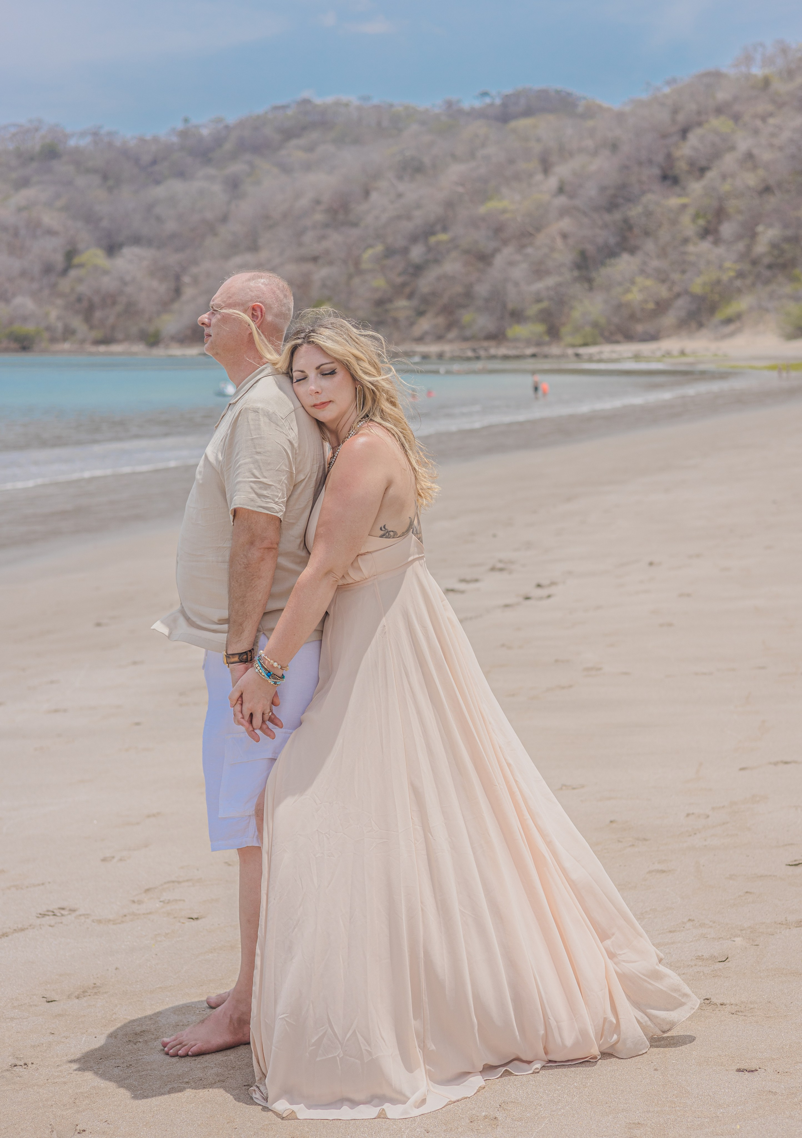 Ocean lovely moments. Family, portrait, content photo in Costa Rica Evgeniya Besprozvannykh