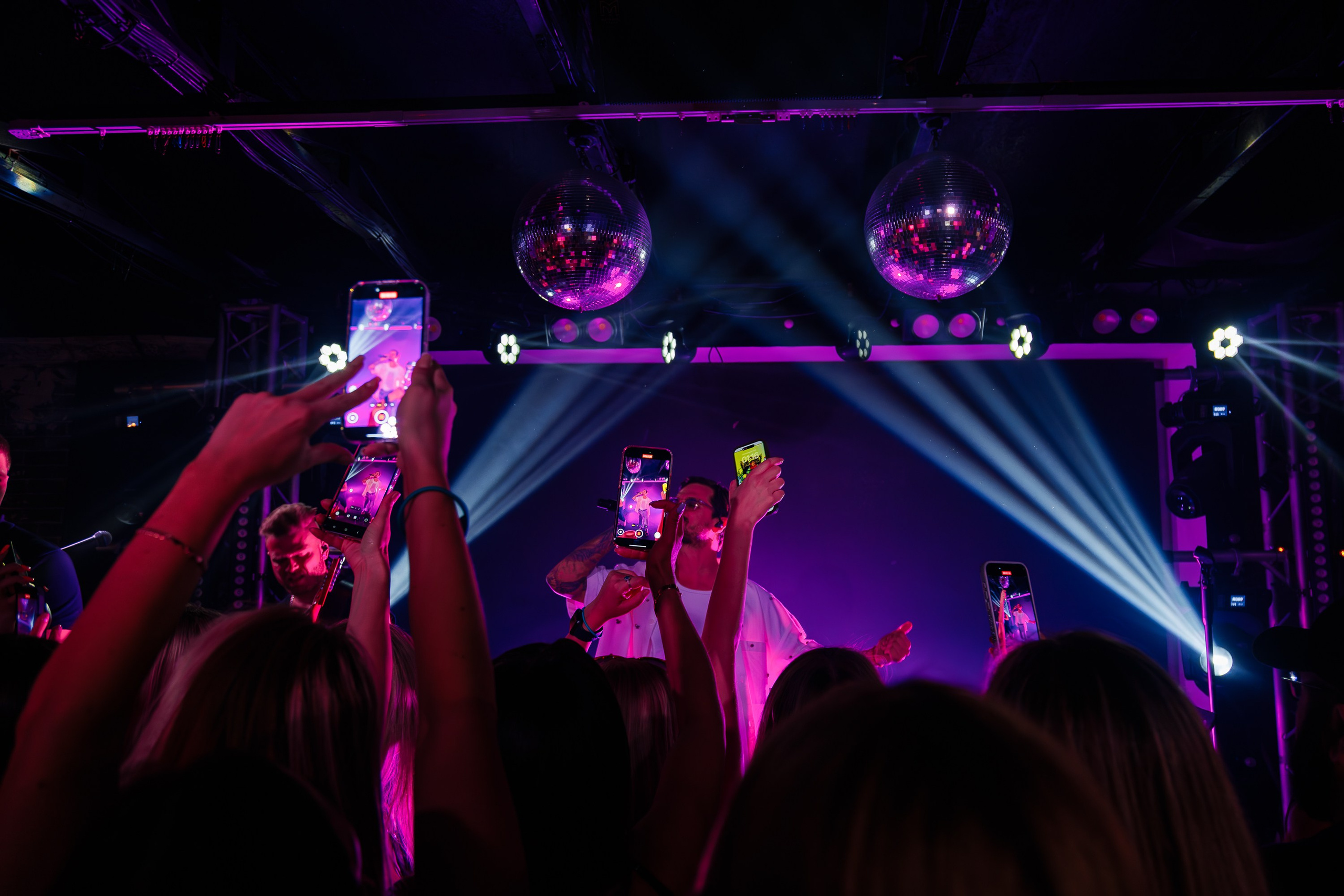 «МИША МАРВИН"_Чайка на пляже_Ялта_14.06.2025. Аминов Руслан | Фотограф