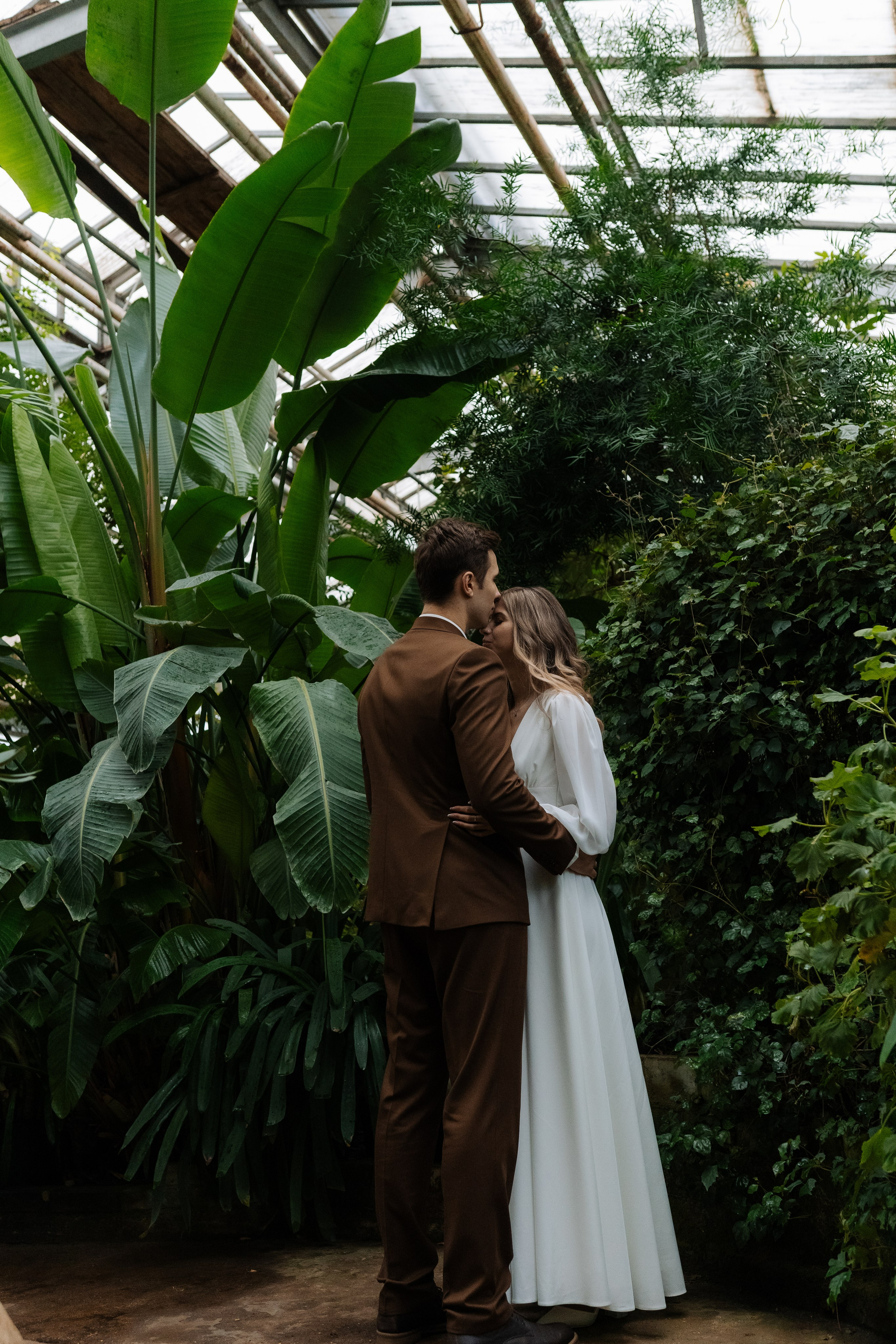 Свадебная фотосессия в оранжерее, Москва. Свадебный фотограф в Москве Анна Полушина
