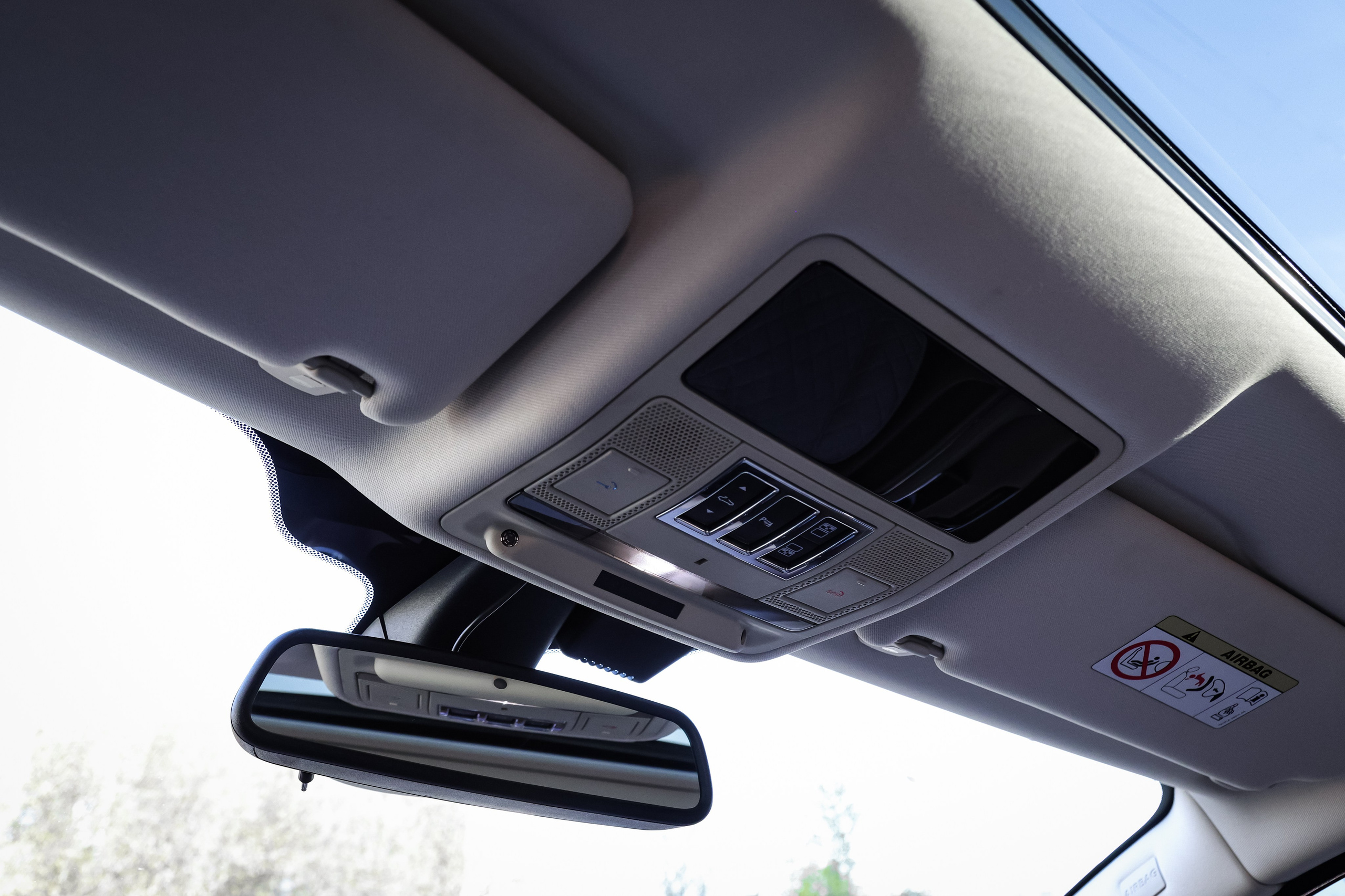 2017 JAGUAR XJ. Mixturecaptures