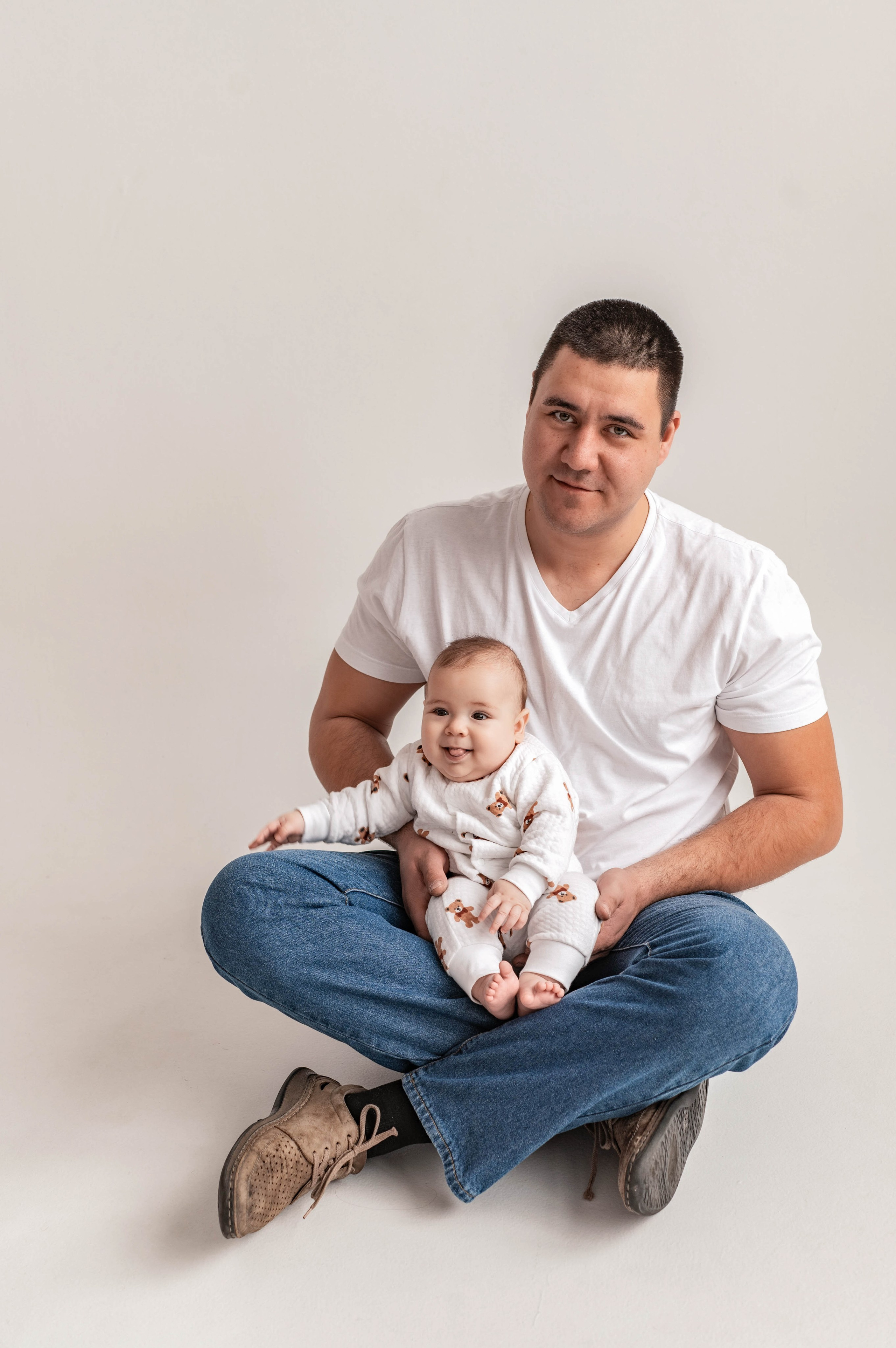 Алина и Кирилл с малышом. Семейный и свадебный фотограф в Абакане Юлия Су