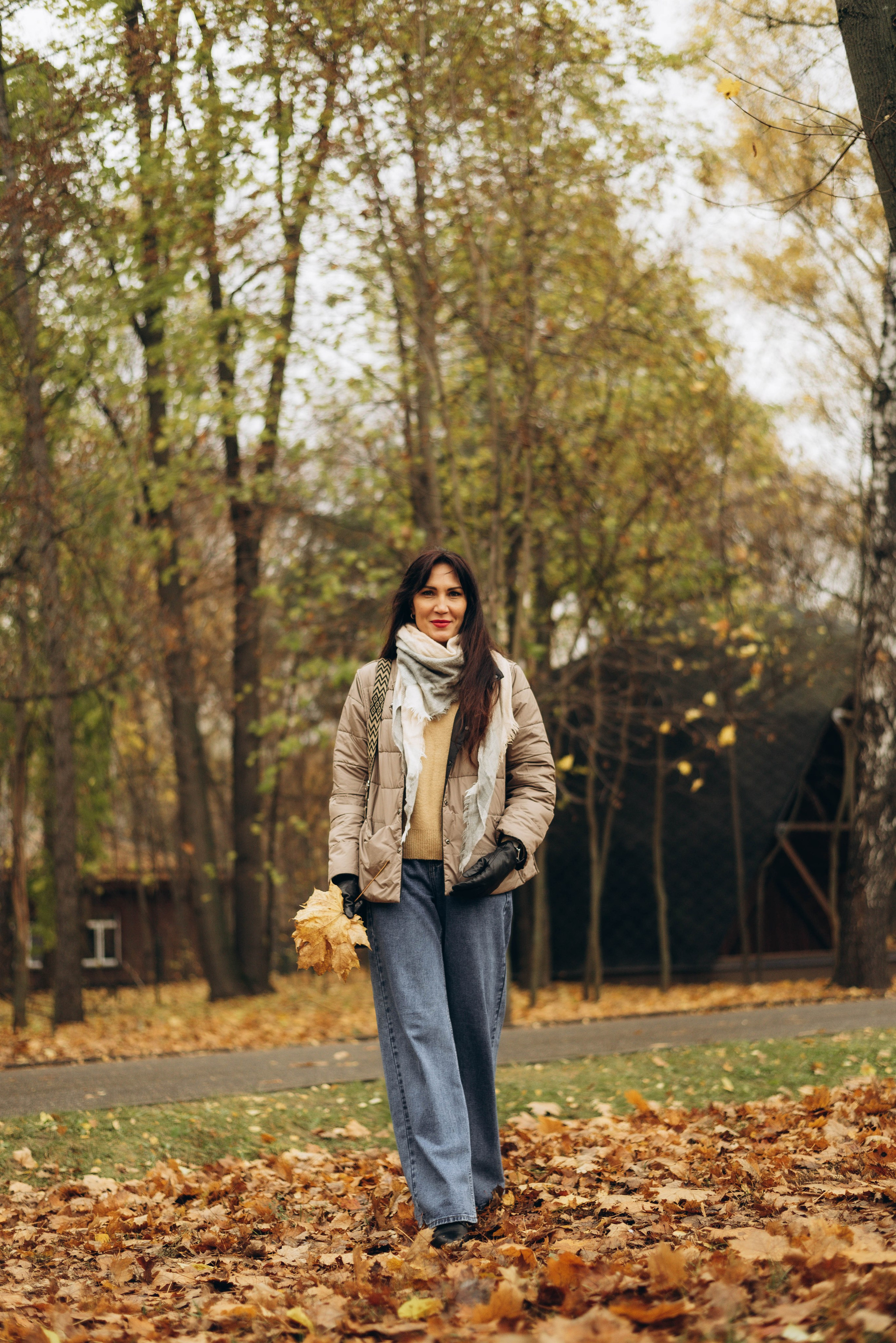 Прогулочная фотоссесия для девушки в парке. Семейный фотограф в Железнодорожном Масаева Елена