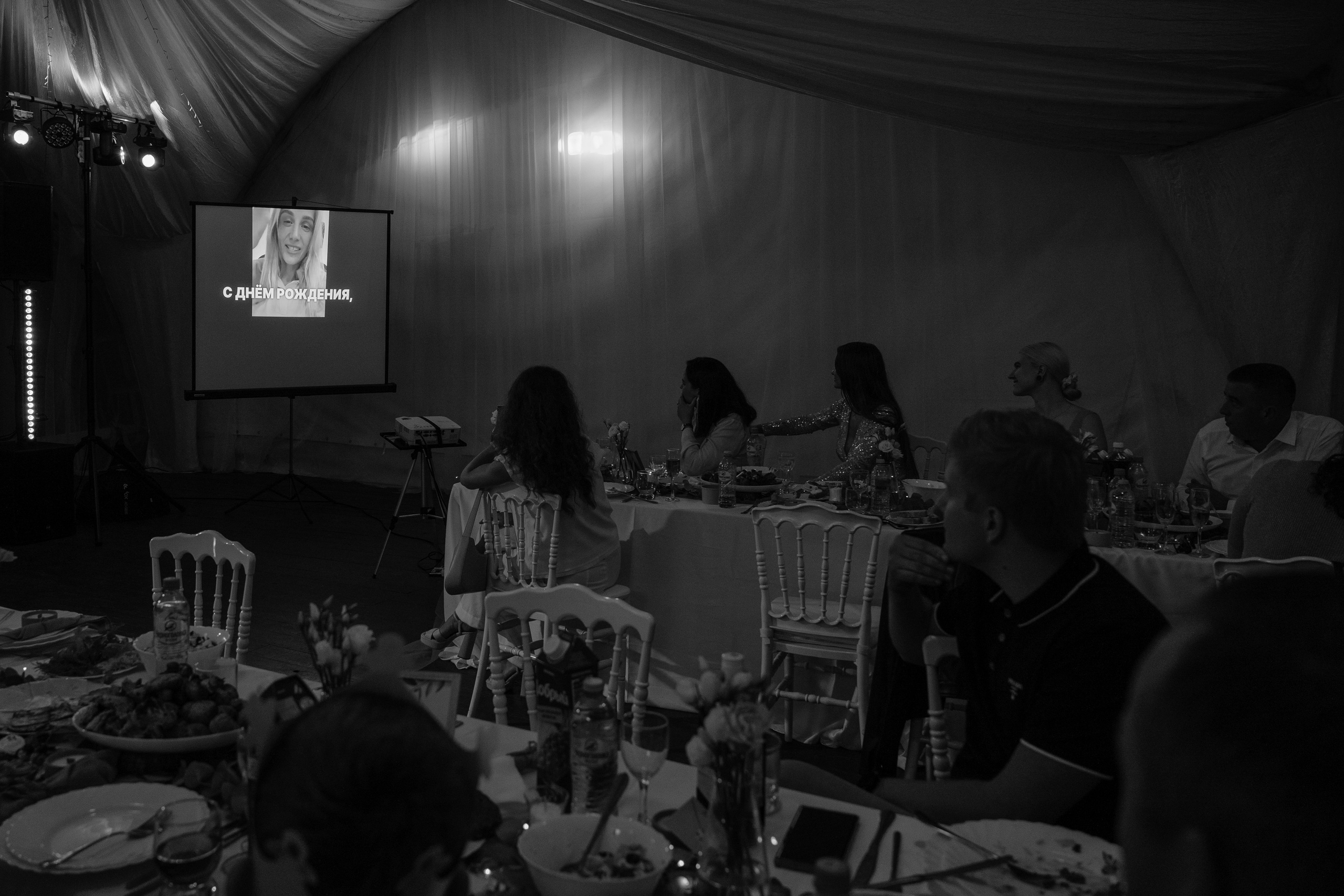 День рождения в шатре на водохранилище. Репортажный фотограф Москва Сергей Дружинин