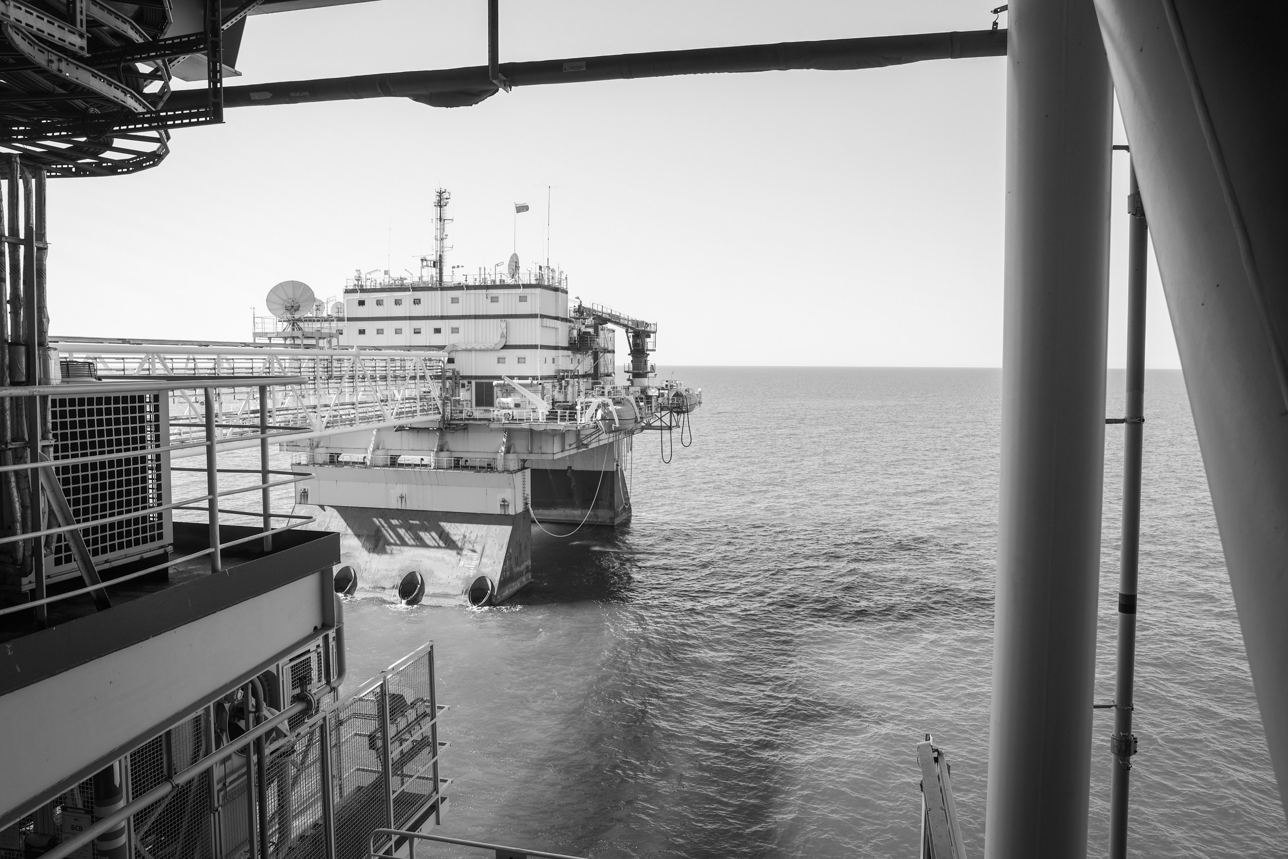 Лукойл — Каспийская буровая установка. Flint — photographer