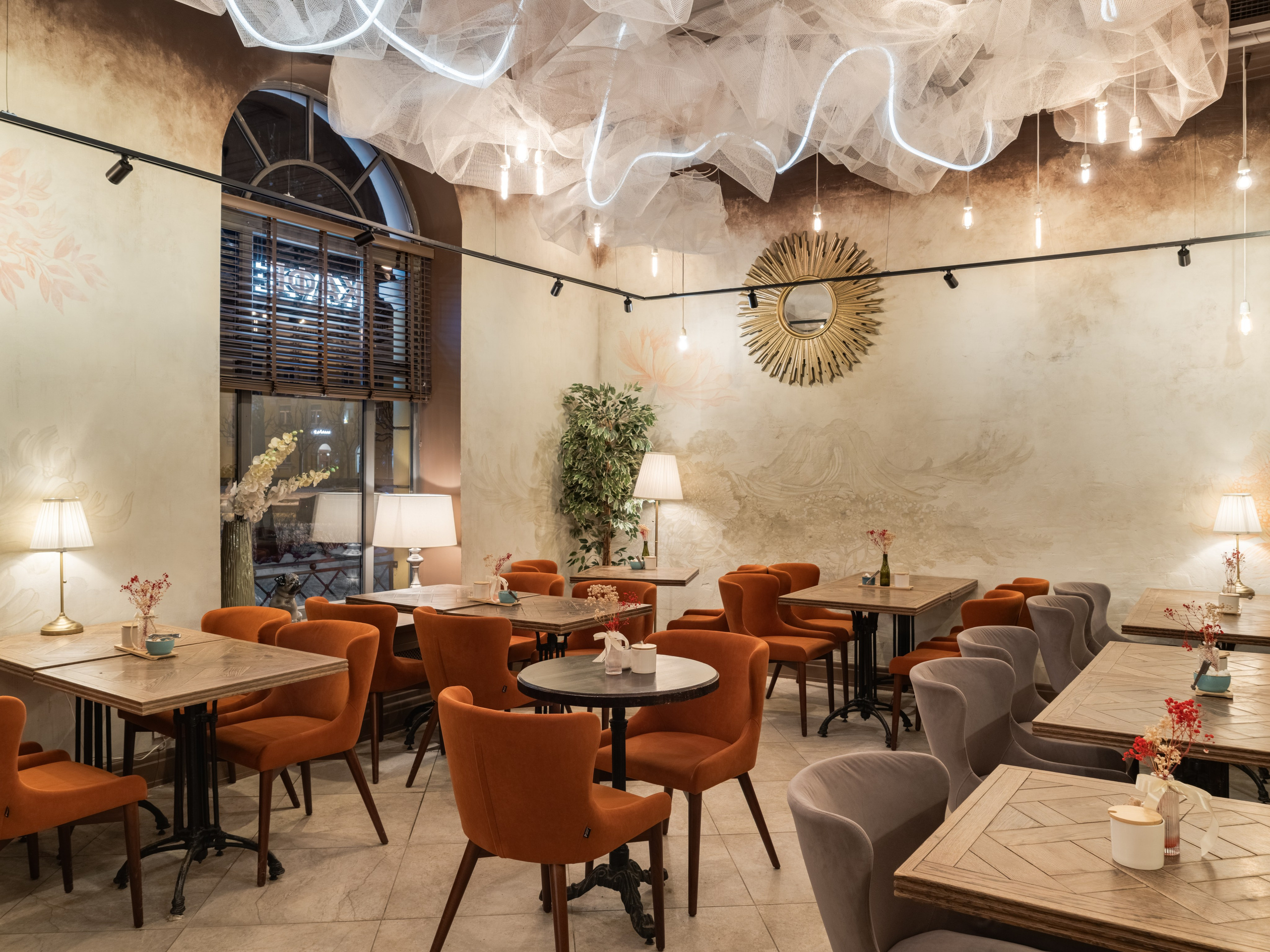 Ресторан Yumi. Дизайнер интерьера | Сабир Ульмаскулов