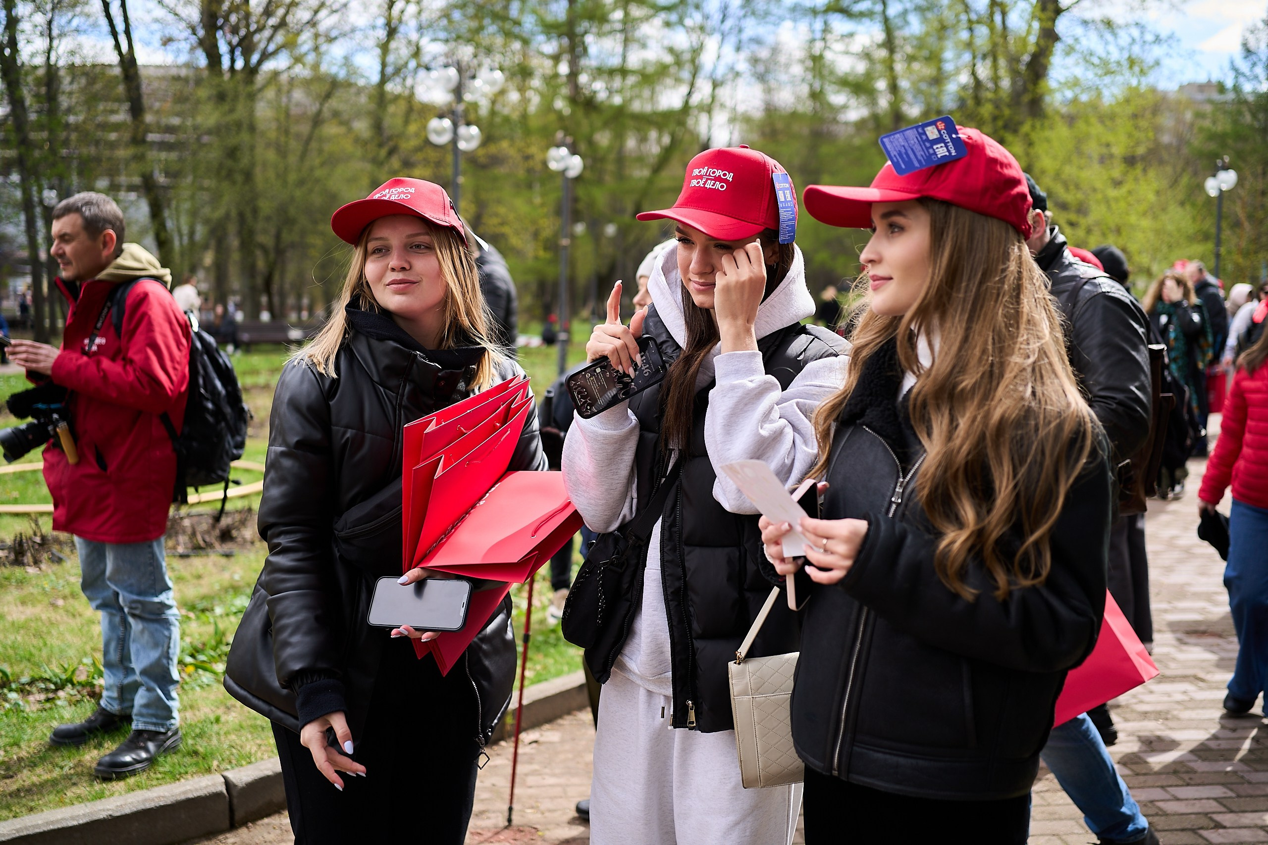 Субботник у Управления делами Мэра и Правительства Москвы. Фотограф и Видеограф в Москве. Олег Корушев