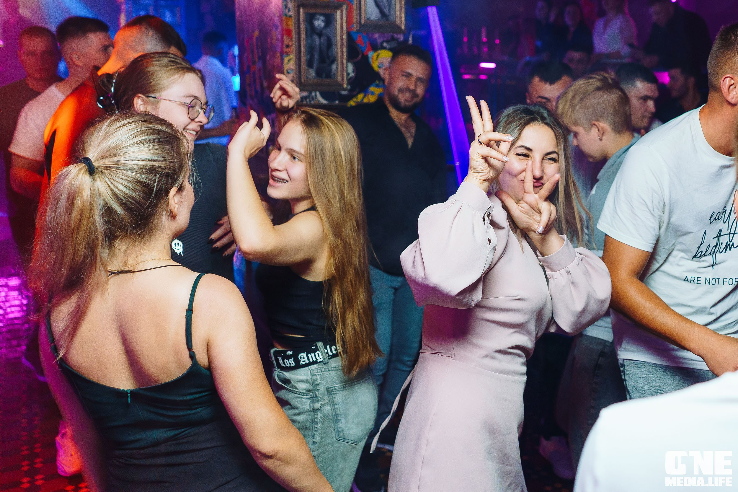 Фоторепортаж из бара XxxX. One Media Life: фоторепортажи, фотоотчеты с мероприятий и заведений