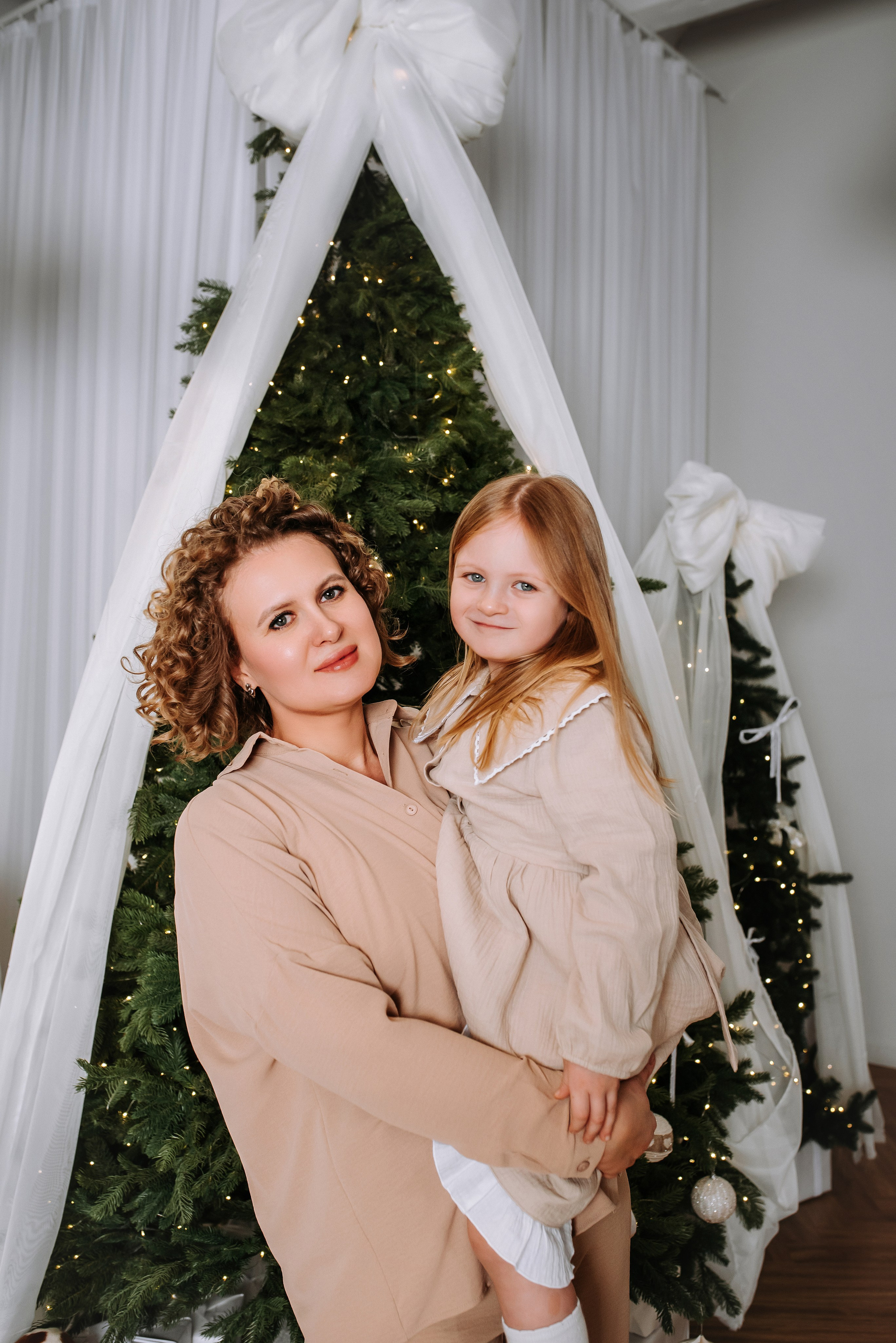 Семейная съёмка с питомцами в фотостудии. Фотограф Диана Оленина Красноярск / Братск